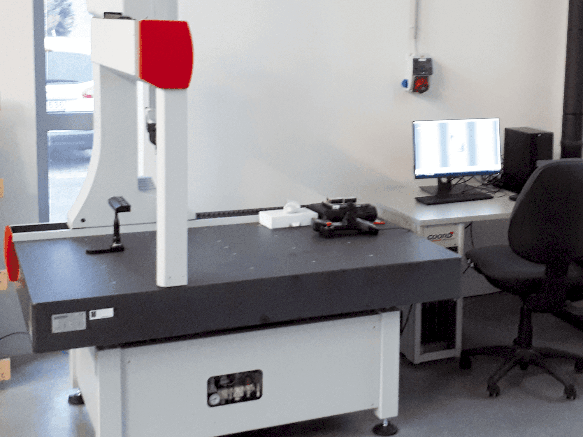 Coord3 ARES NT-L 10.7.5 CNC-maskinen framifrån