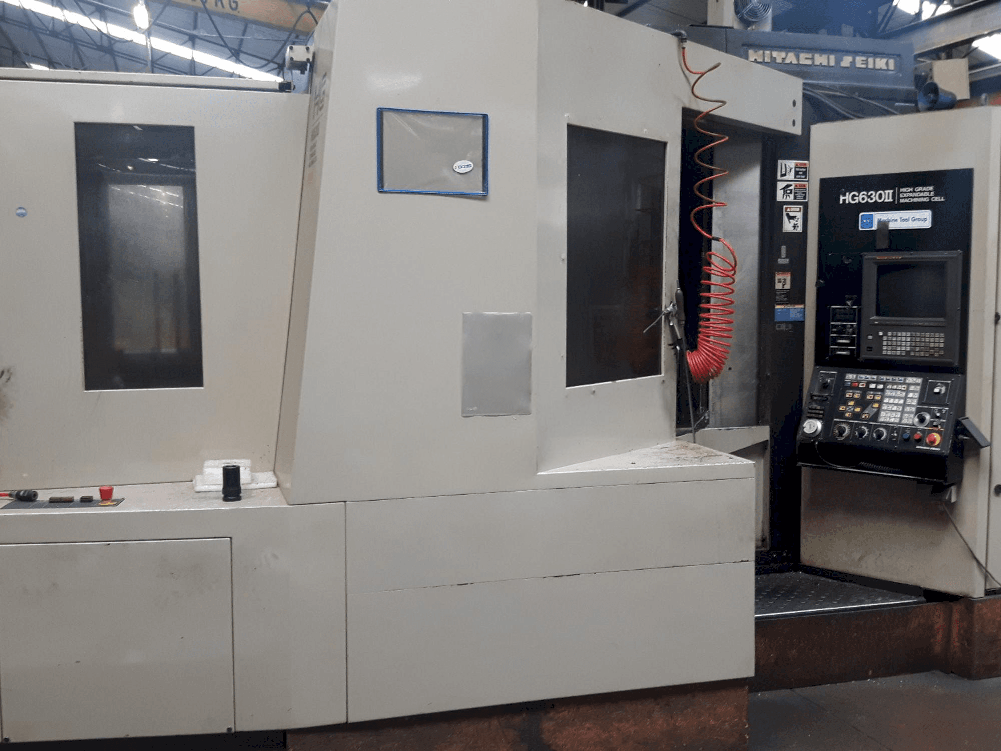 HITACHI SEIKI HG 630-maskinen sedd från vänster sida