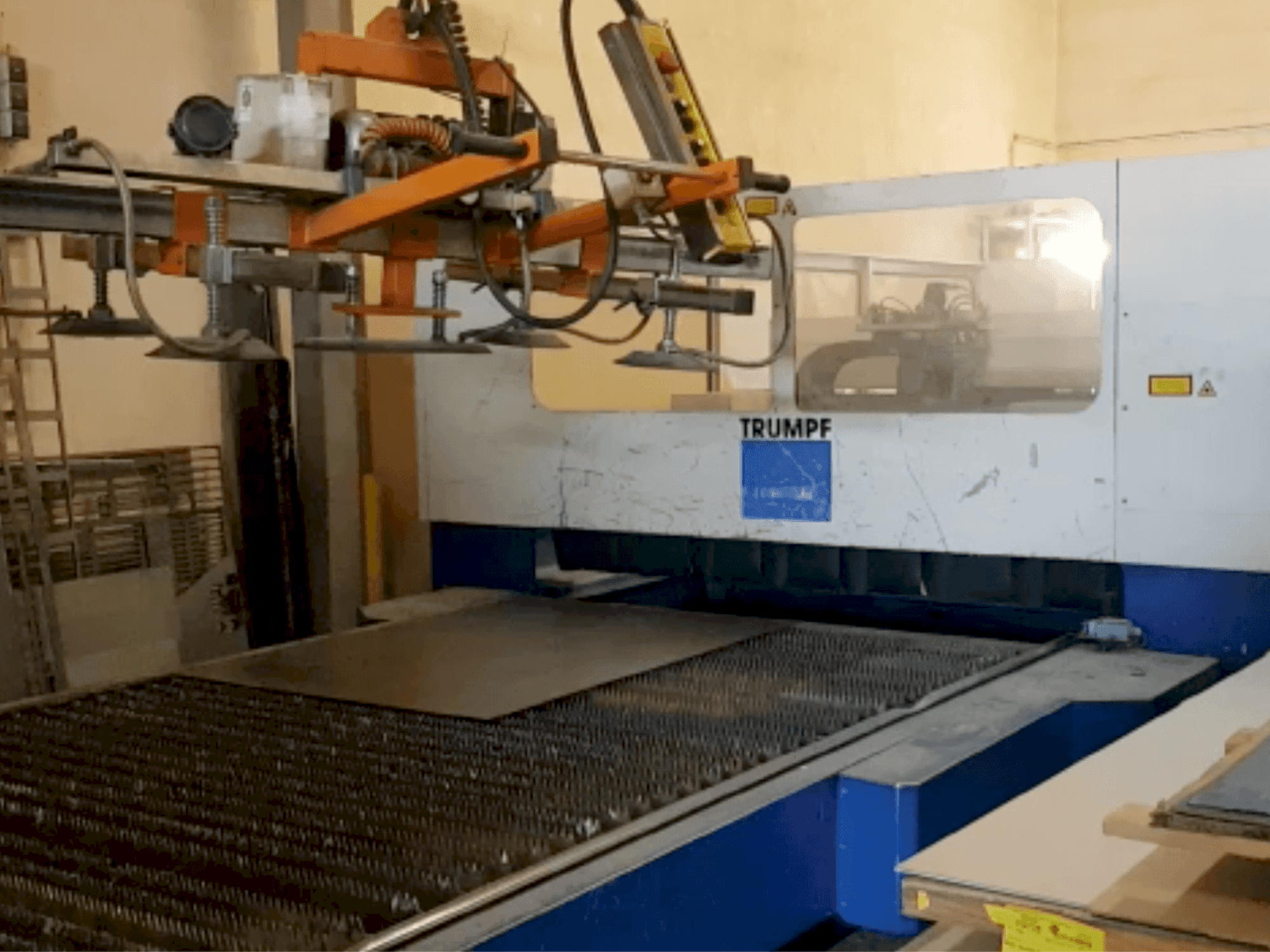 Trumpf Trumatic L3030-maskinen framifrån
