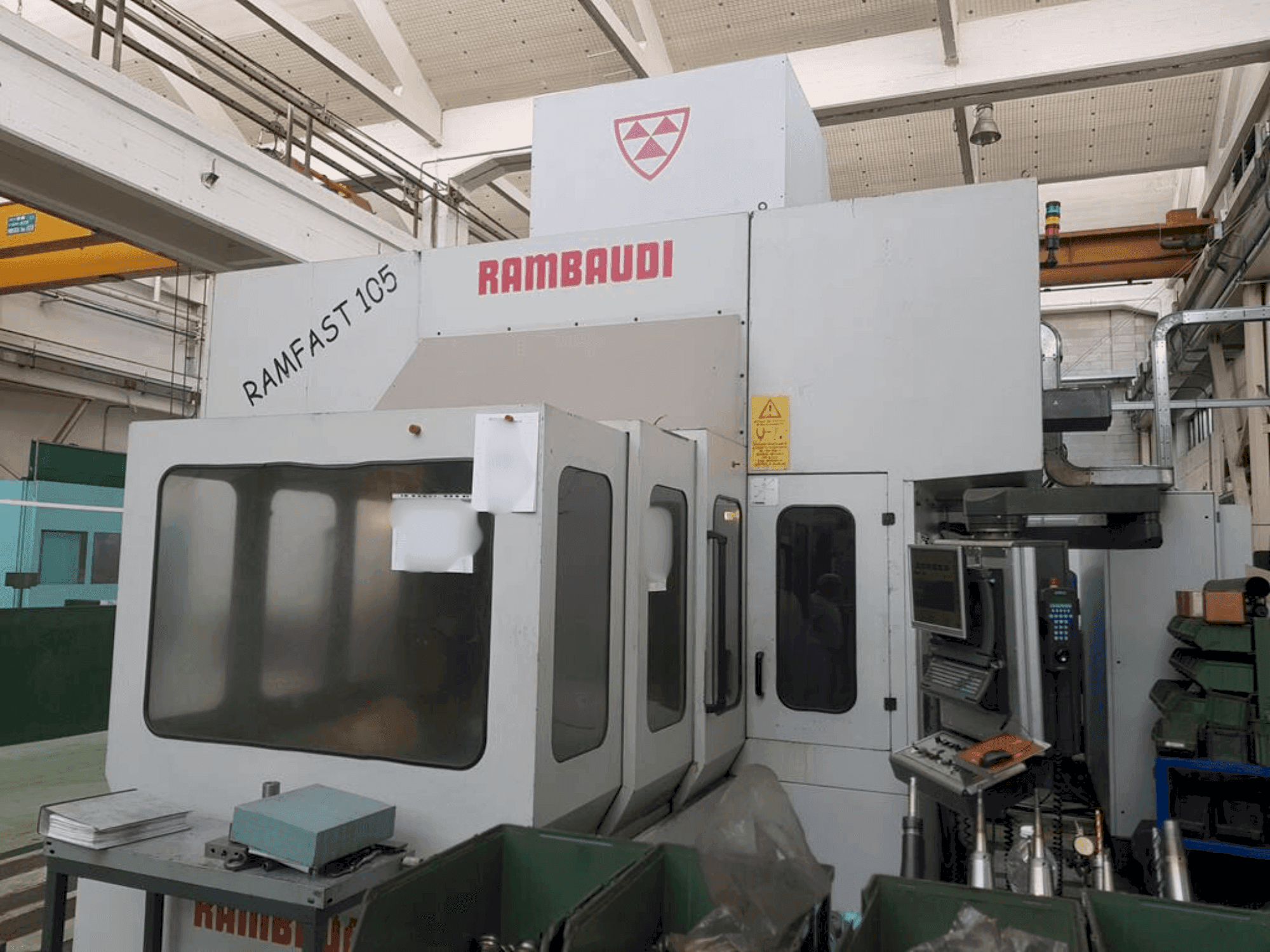 Rambaudi RAMFAST RF105-maskinen framifrån