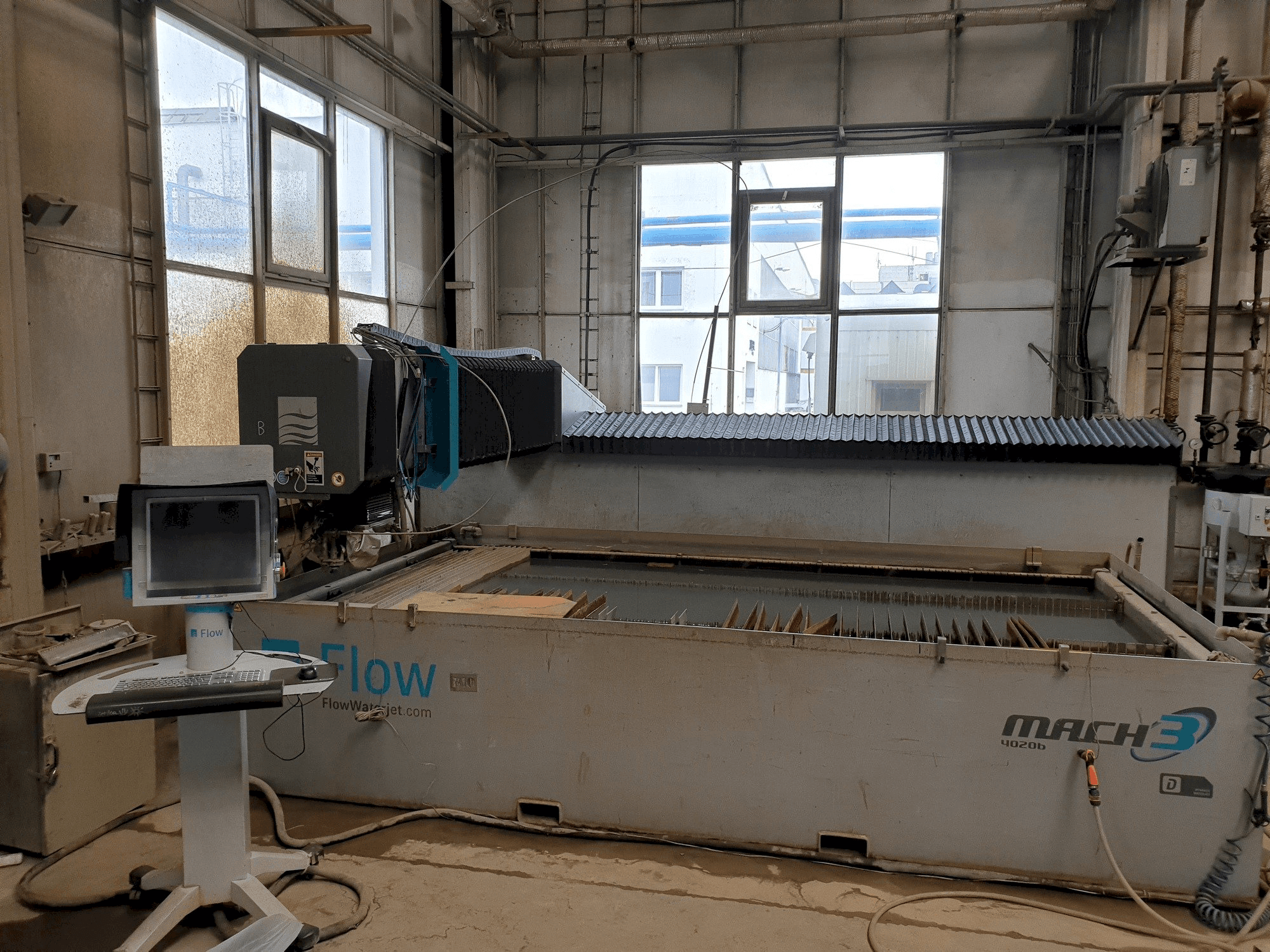Flow Mach 3-4020B-maskinen framifrån