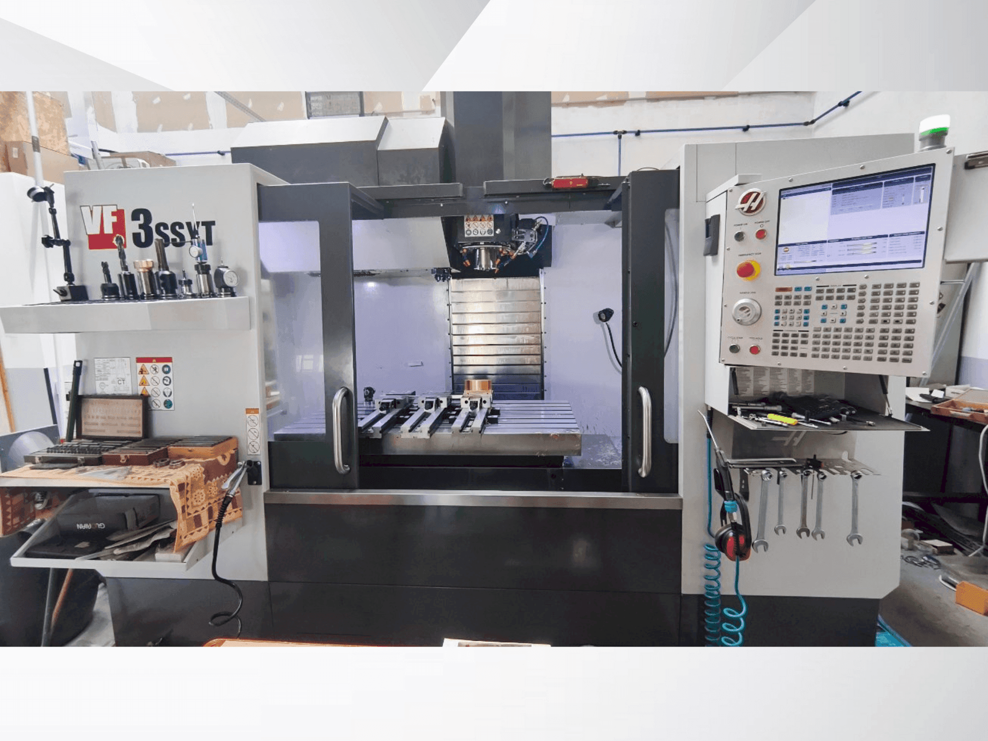 HAAS VF-3SSYT with HRT 210 4X-maskinen framifrån