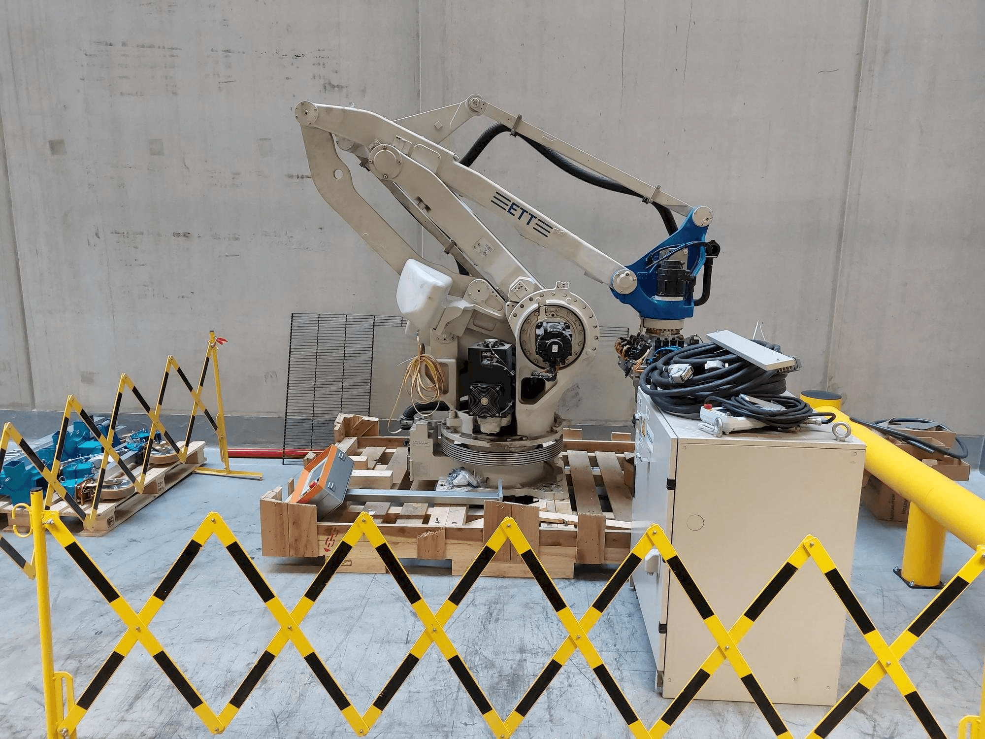 Yaskawa Motoman YR-MPL0160-B04-maskinen framifrån