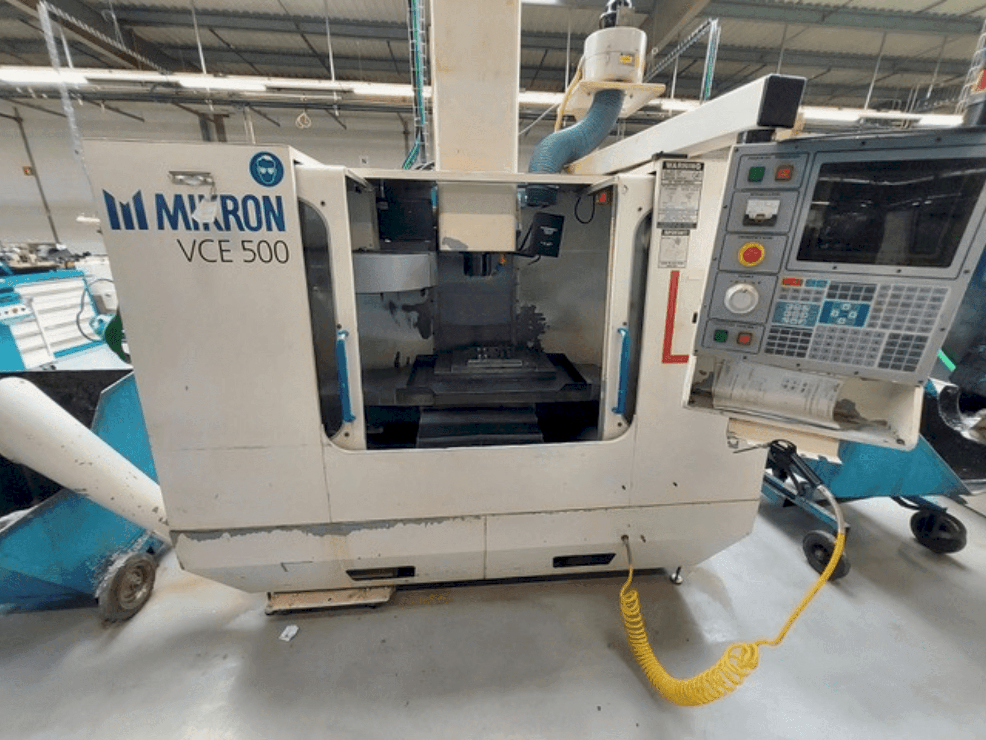 HAAS MIKRON VCE 500-maskinen framifrån