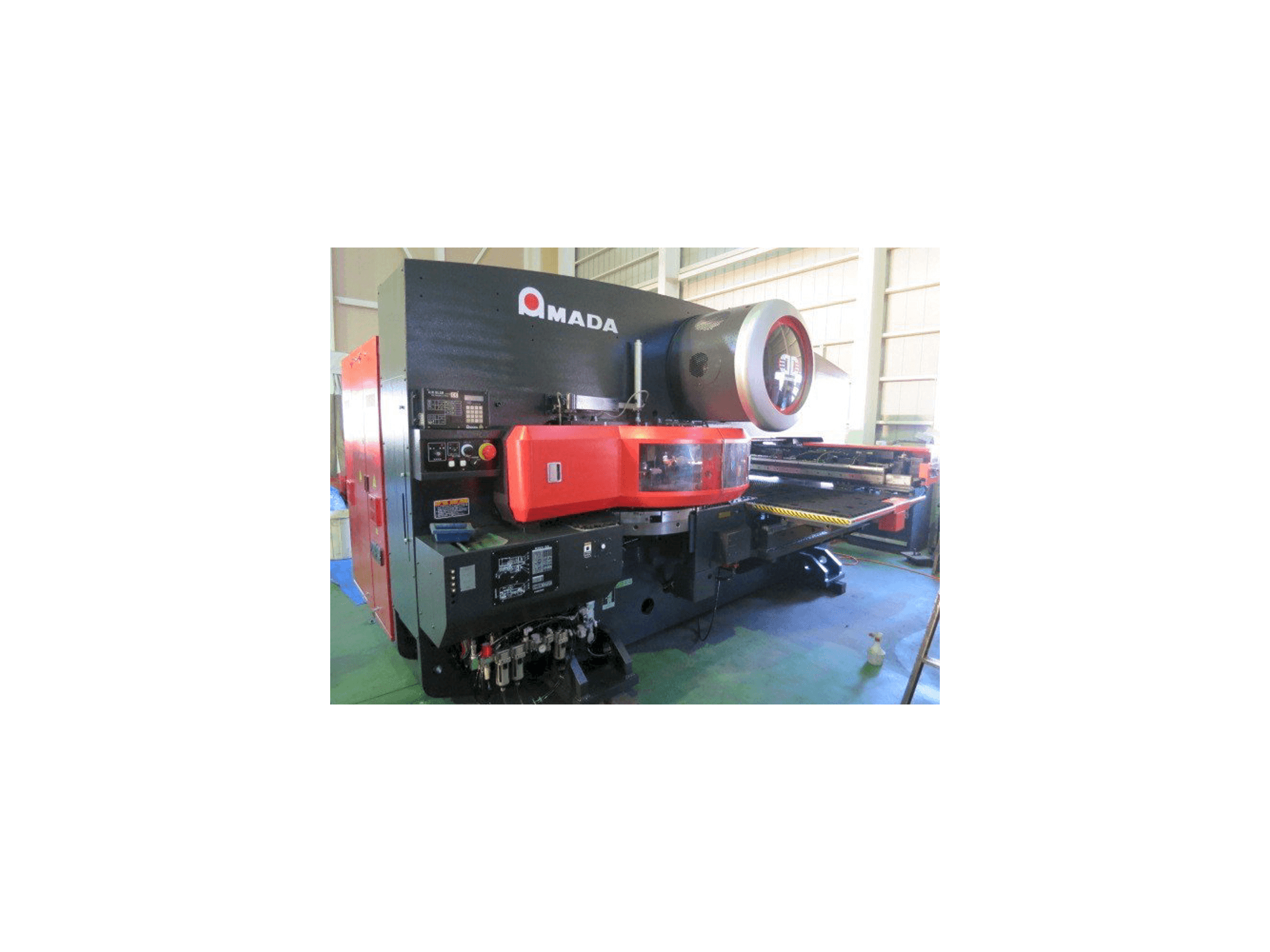 AMADA EMK 345NT-maskinen framifrån