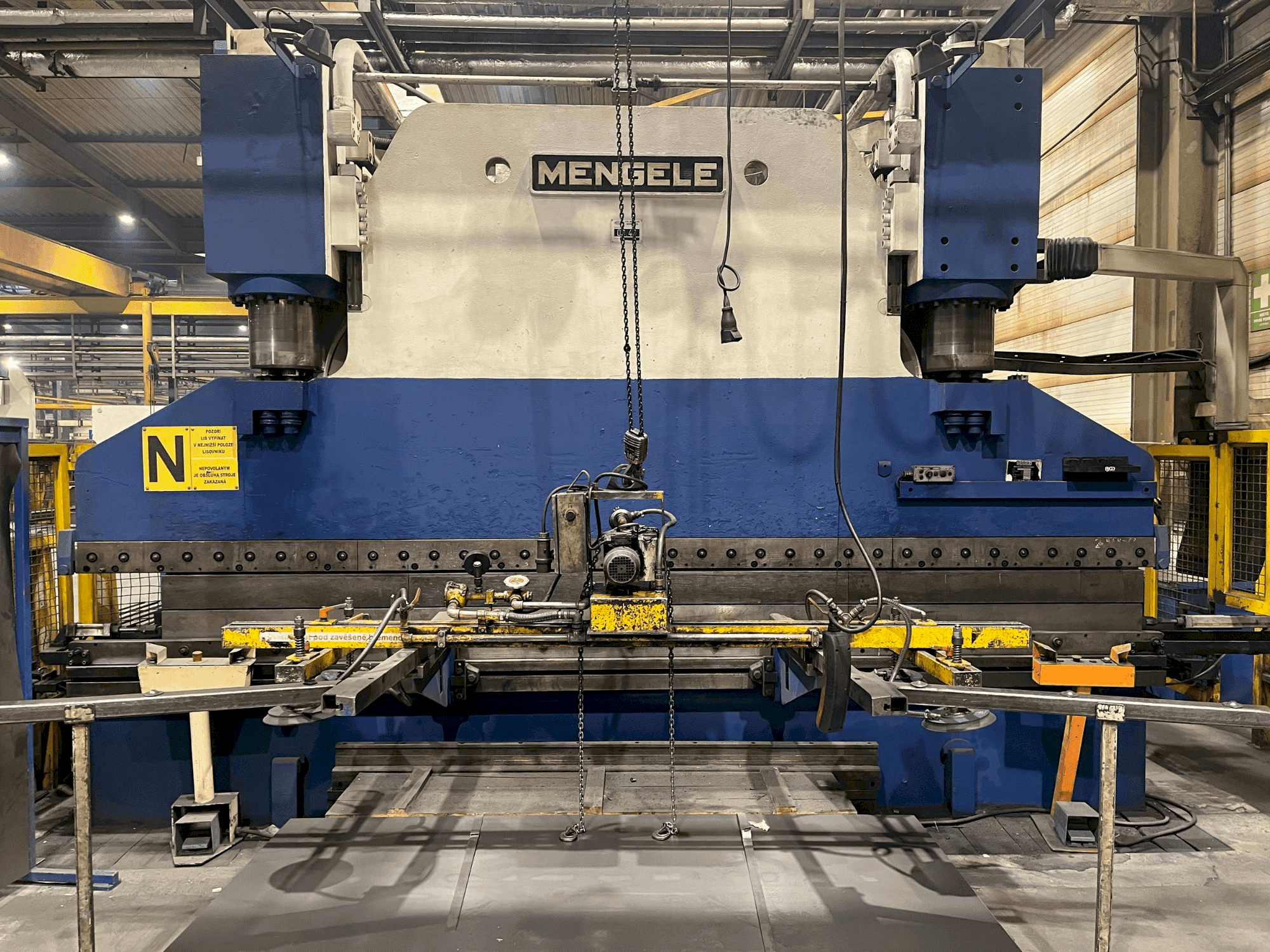 MENGELE D 400-3/5-maskinen framifrån