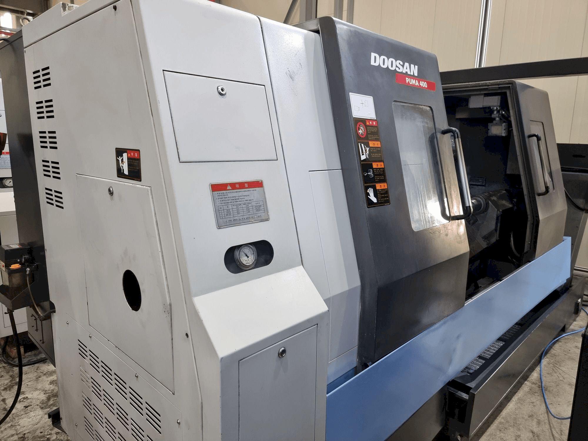 Doosan PUMA 400B-maskinen framifrån