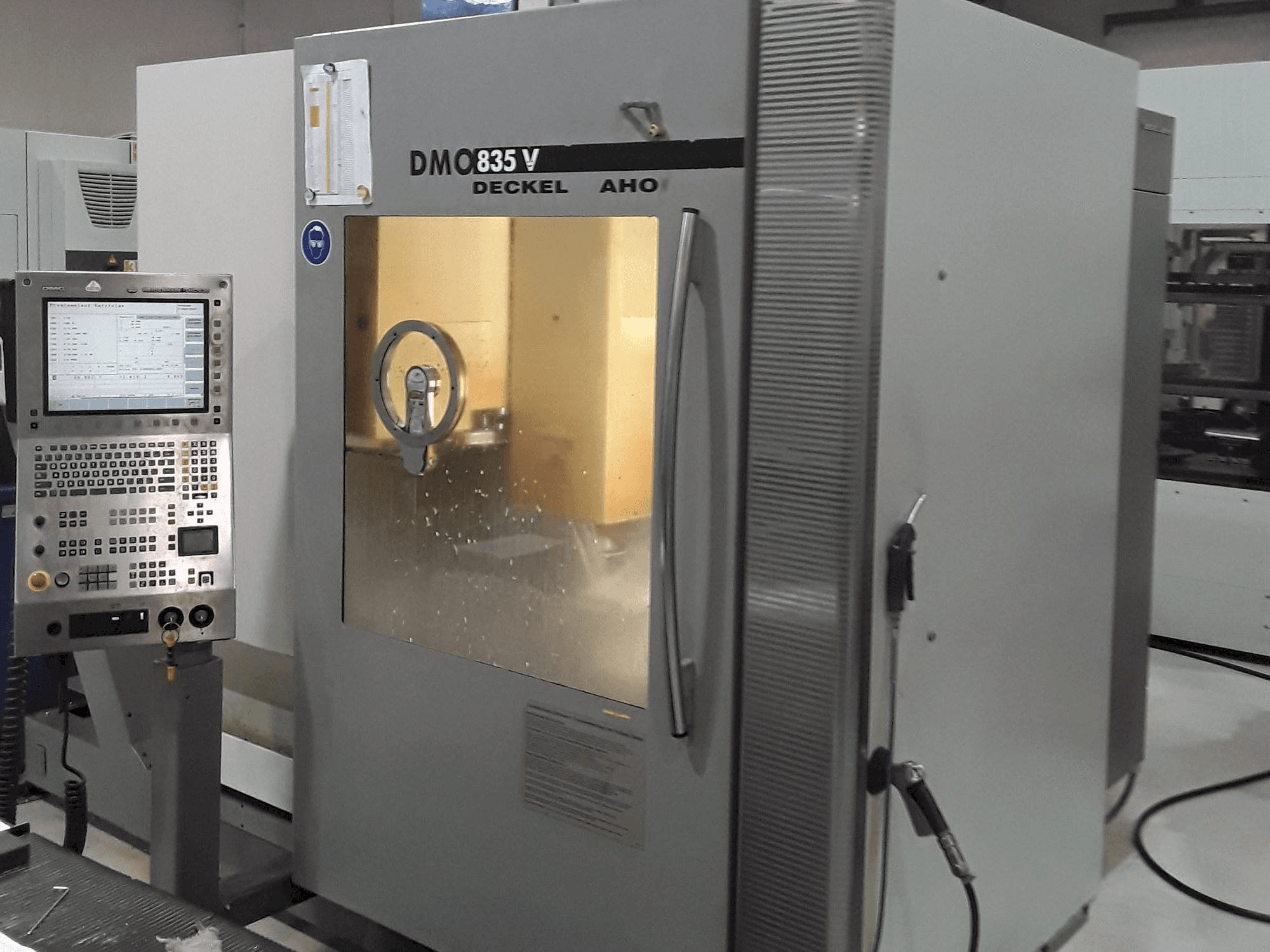 DECKEL MAHO DMC 835 V-maskinen framifrån