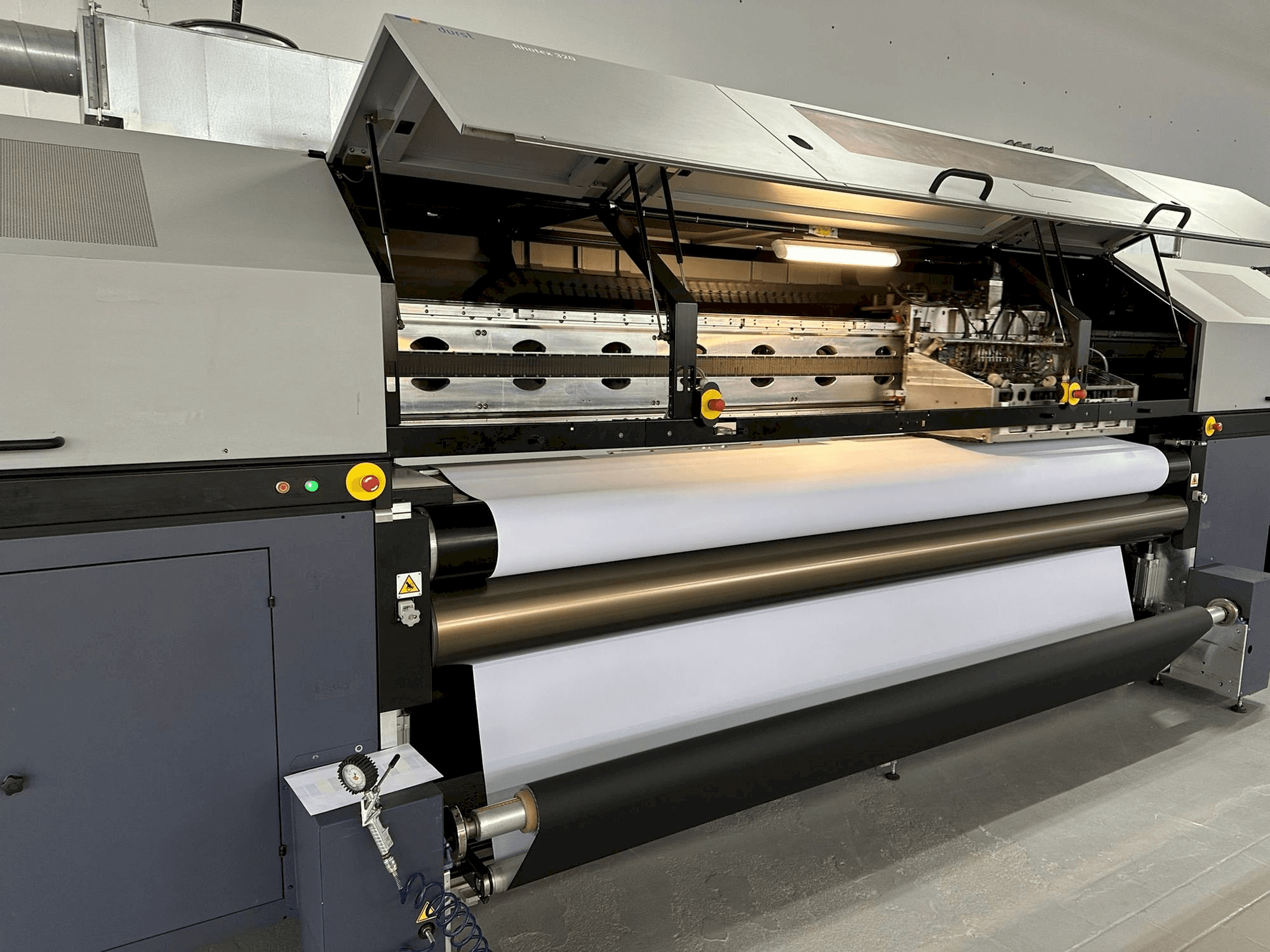 Durst Rhotex 320-maskinen framifrån