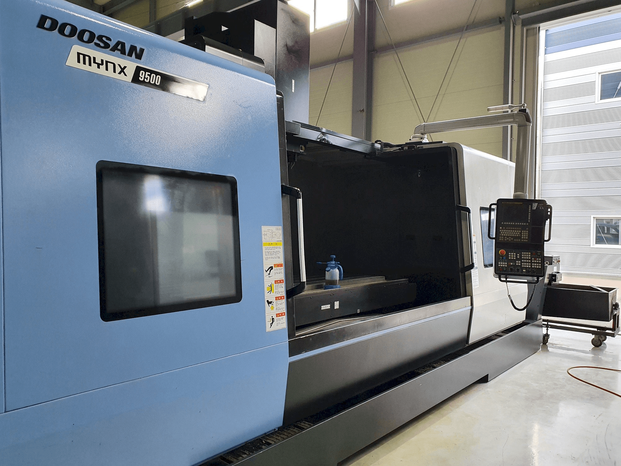 Doosan MYNX 9500-maskinen framifrån