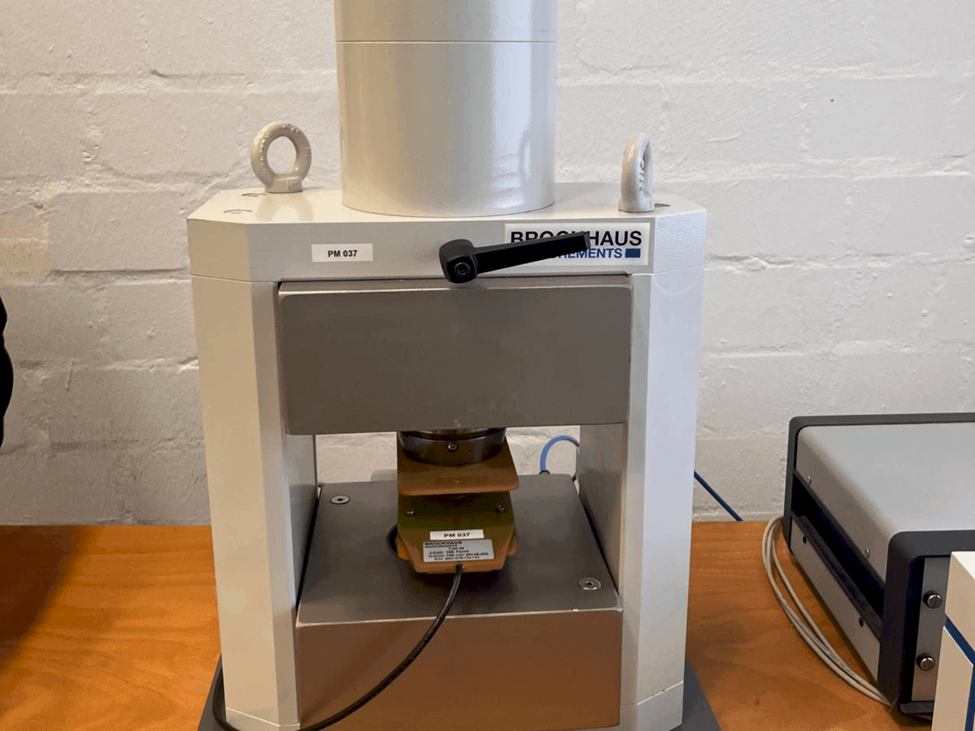 BROCKHAUS HG200 D-maskinen framifrån