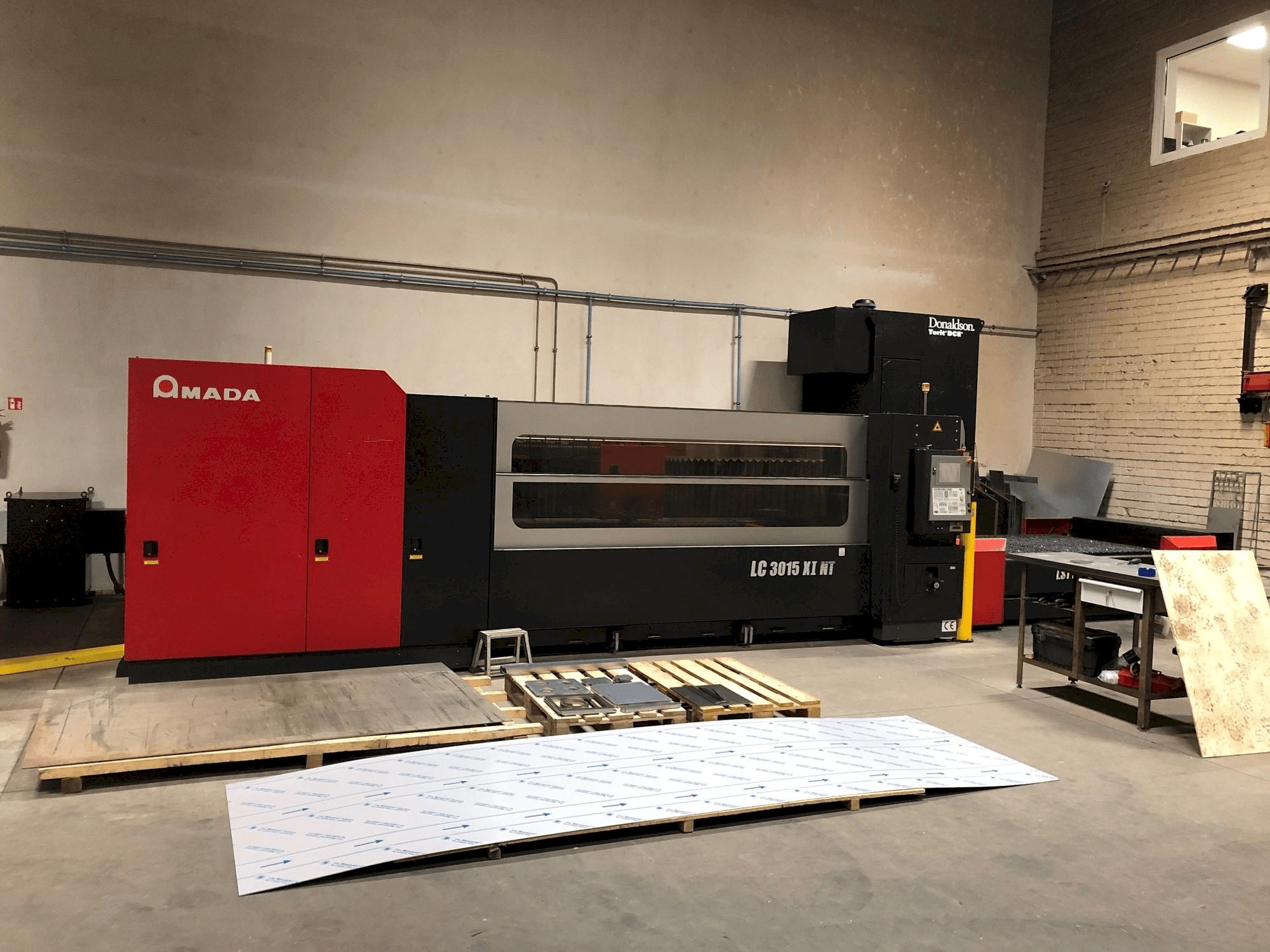 AMADA LC-3015 X1 NT-maskinen framifrån