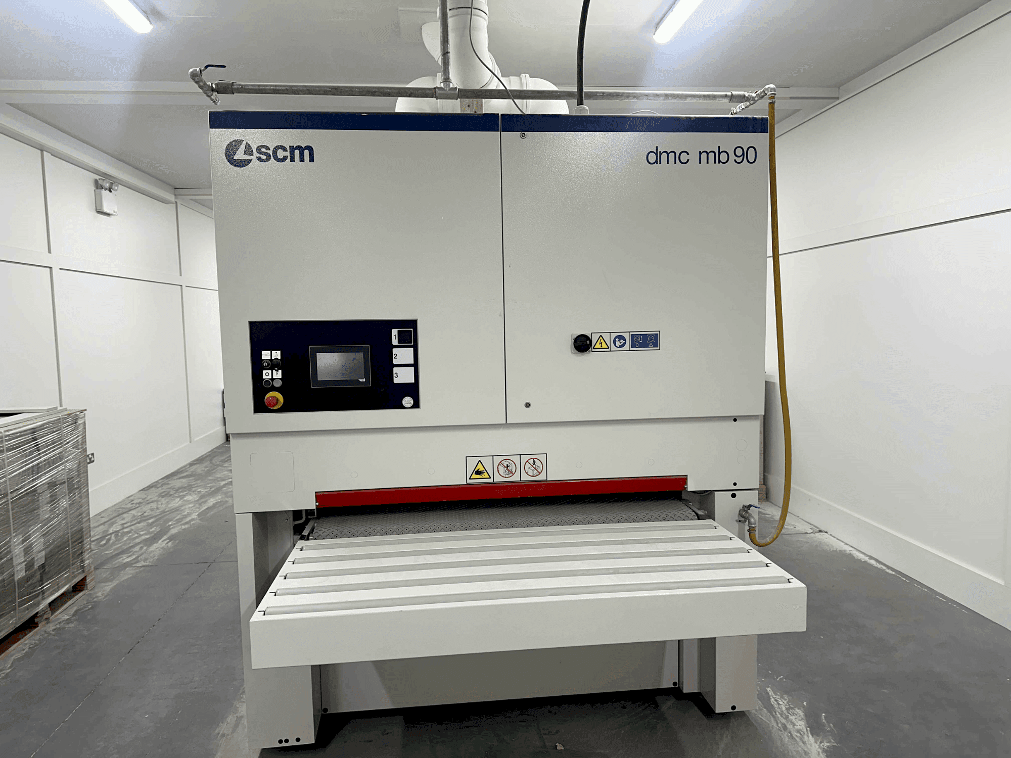 SCM DMC MB90 DBB135-maskinen framifrån