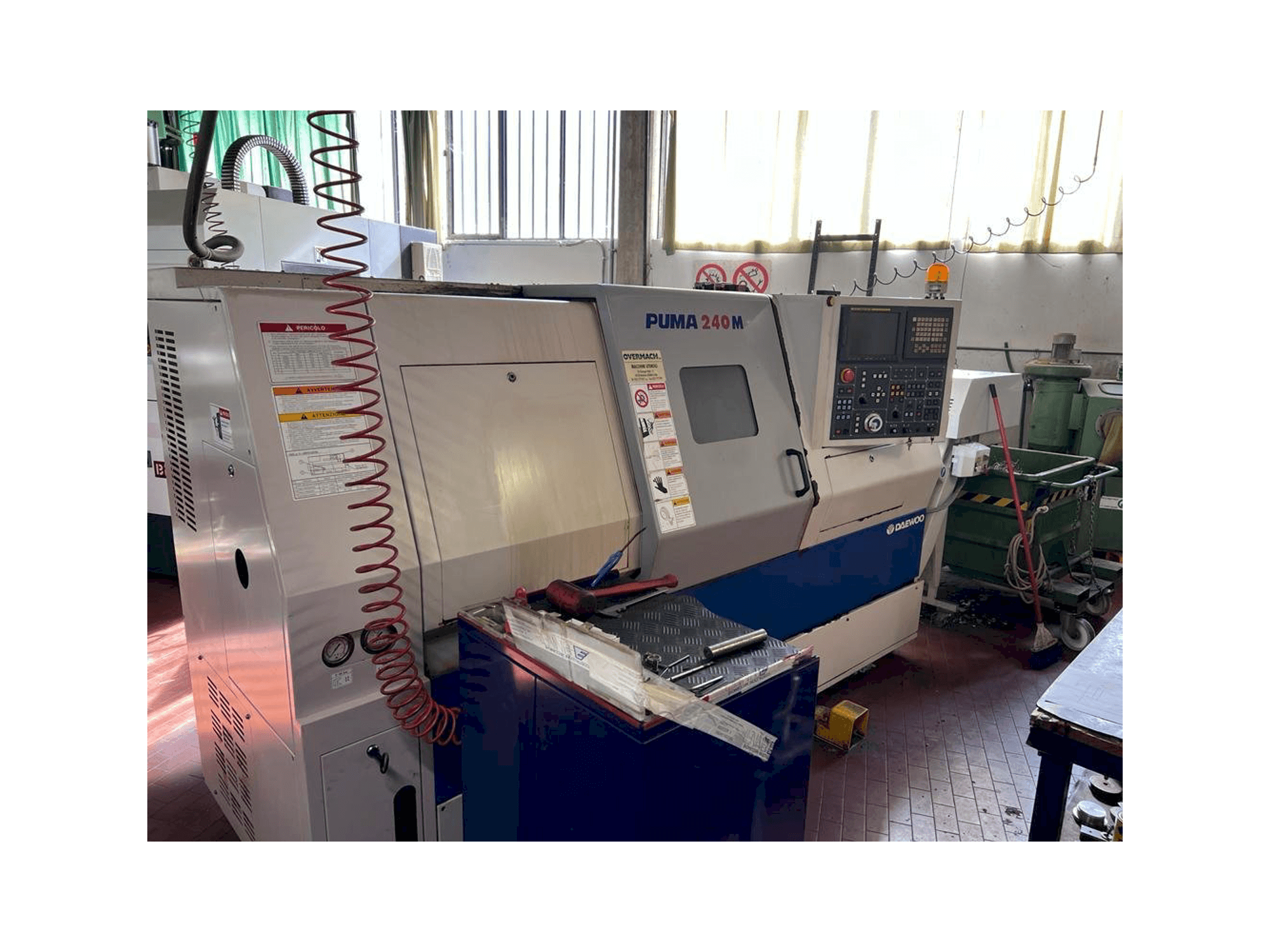 DAEWOO Puma 240M-maskinen framifrån