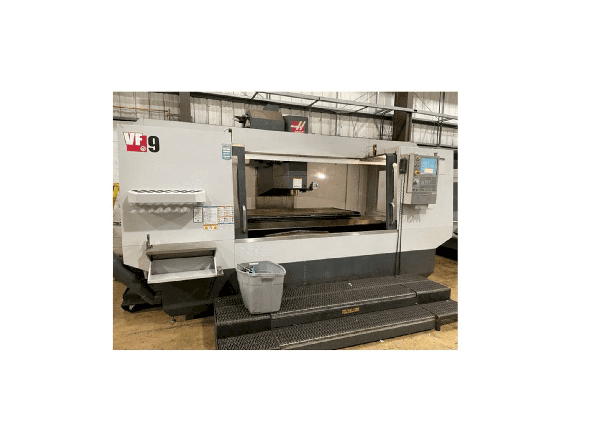 HAAS VF-9-maskinen framifrån