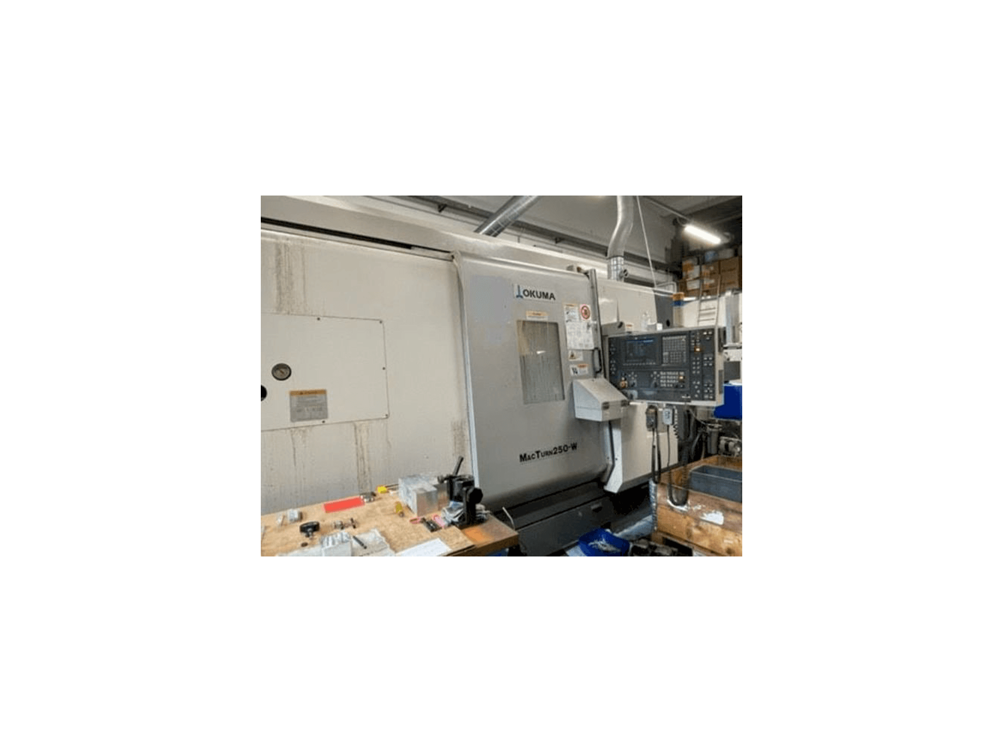 Okuma MACTURN 250W-maskinen framifrån