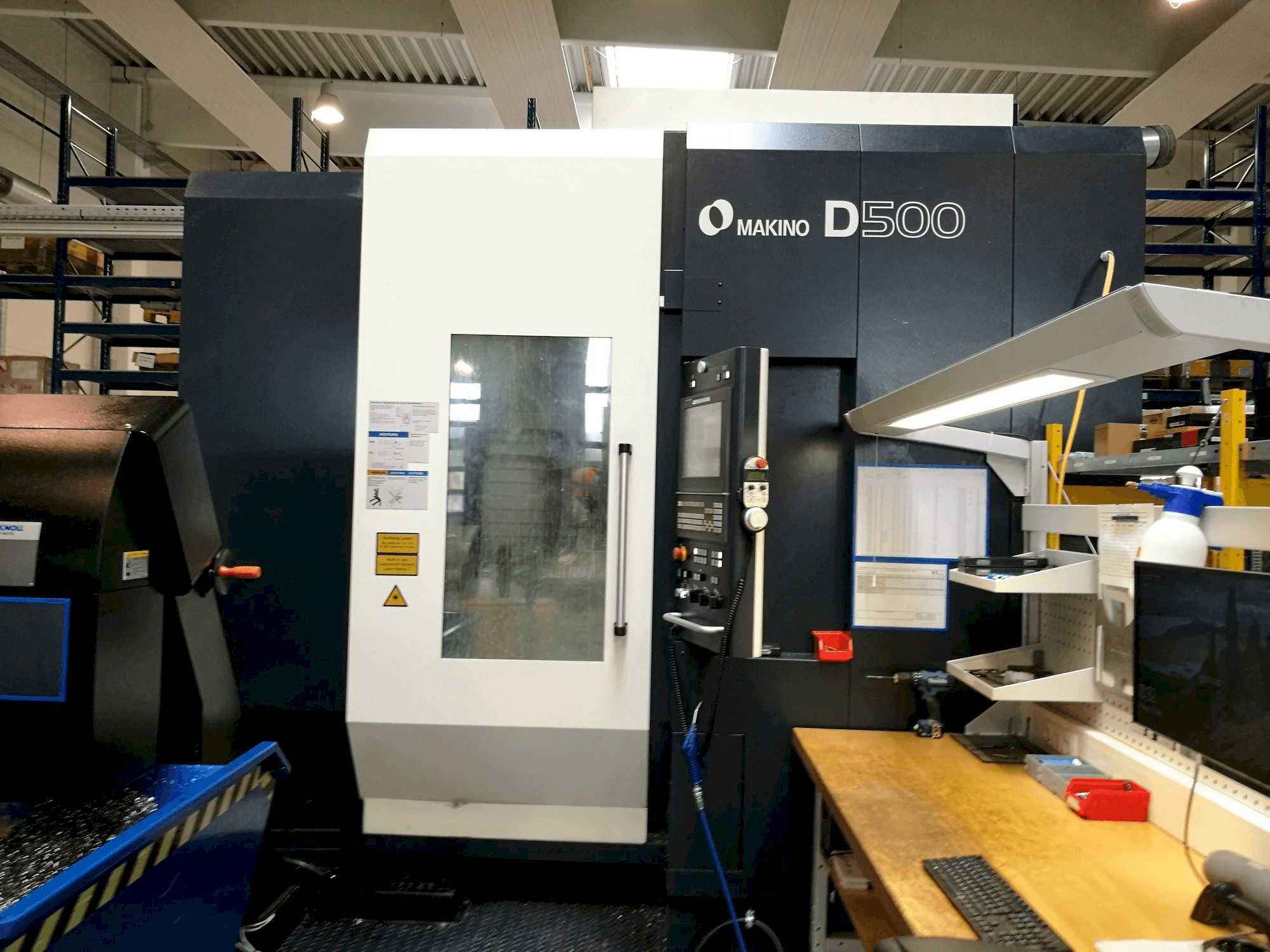 Makino D500-maskinen framifrån