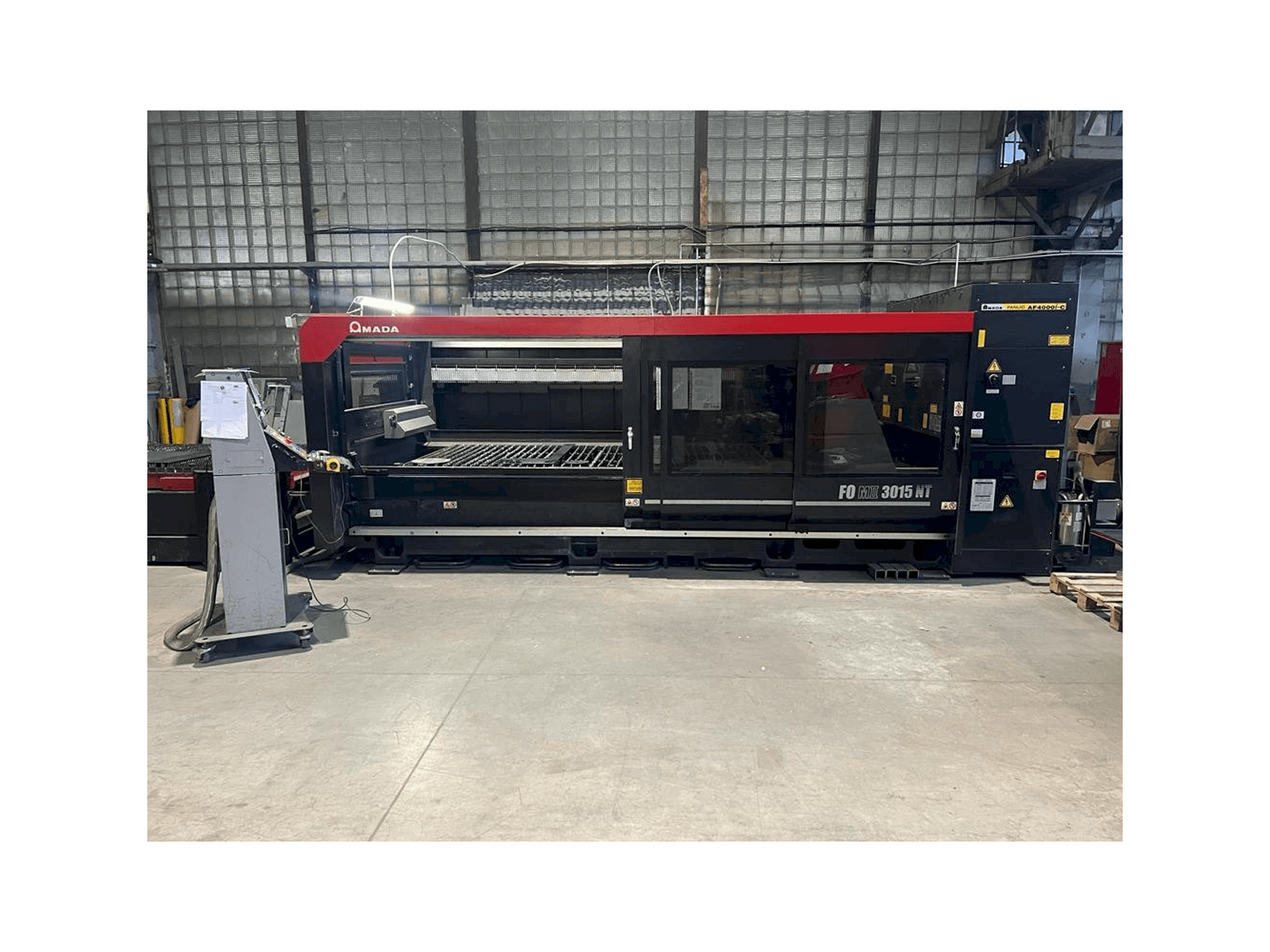 AMADA F0 MII 3015 NT-maskinen framifrån