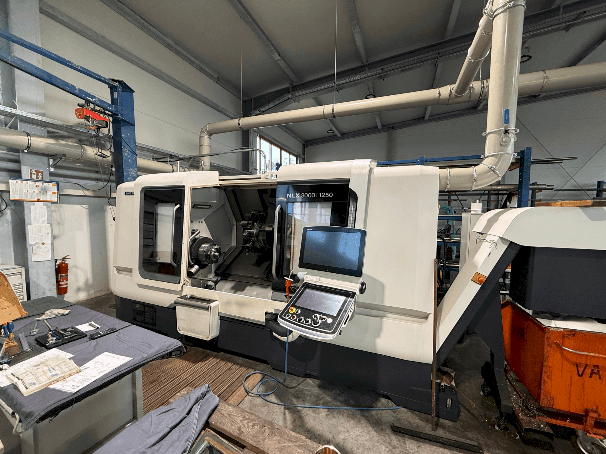DMG MORI NLX 3000 Y / 1250-maskinen framifrån