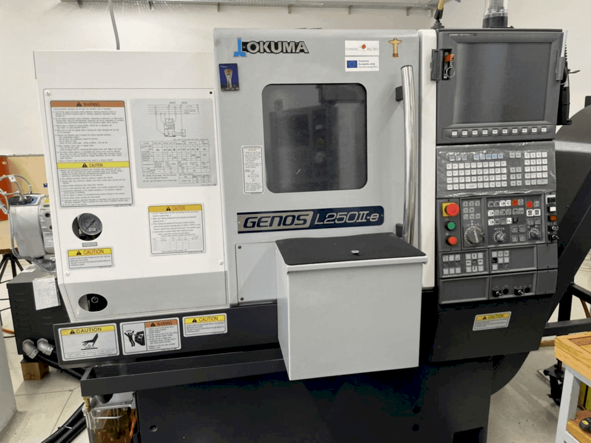 Okuma GENOS L250IIe-maskinen framifrån