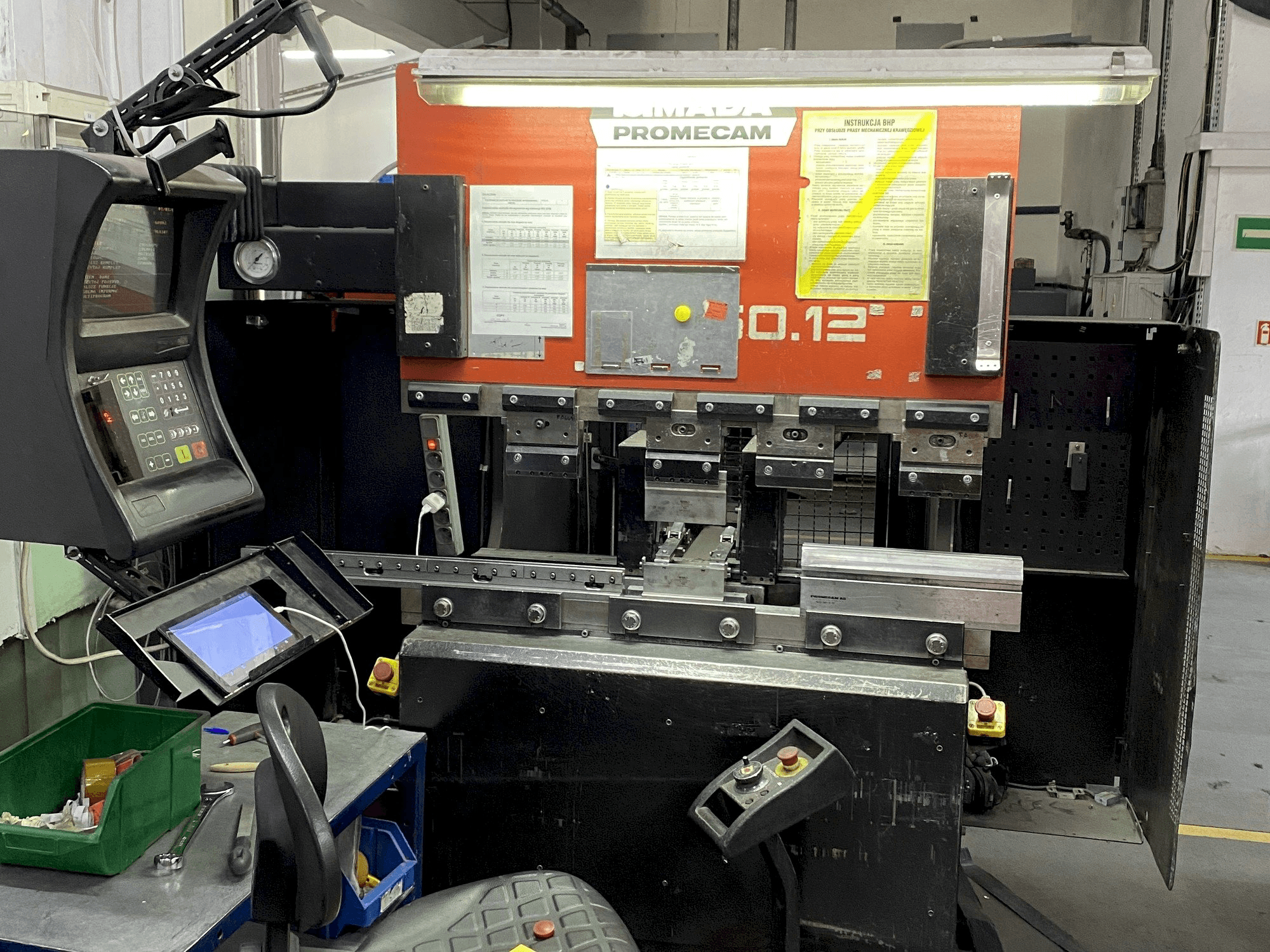 AMADA ITPS2 50-12-maskinen framifrån