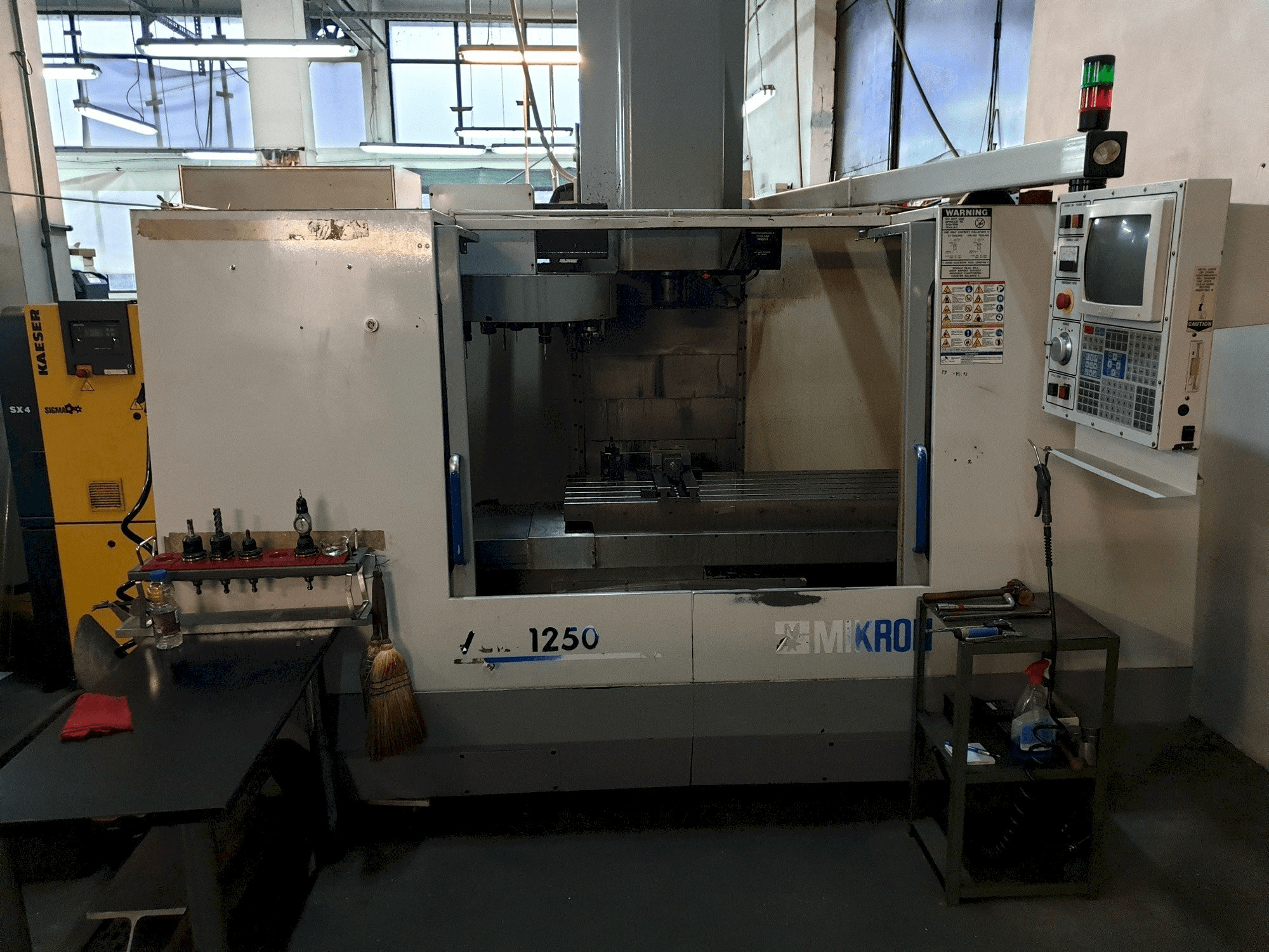 MIKRON-HAAS VCE 1250-maskinen framifrån