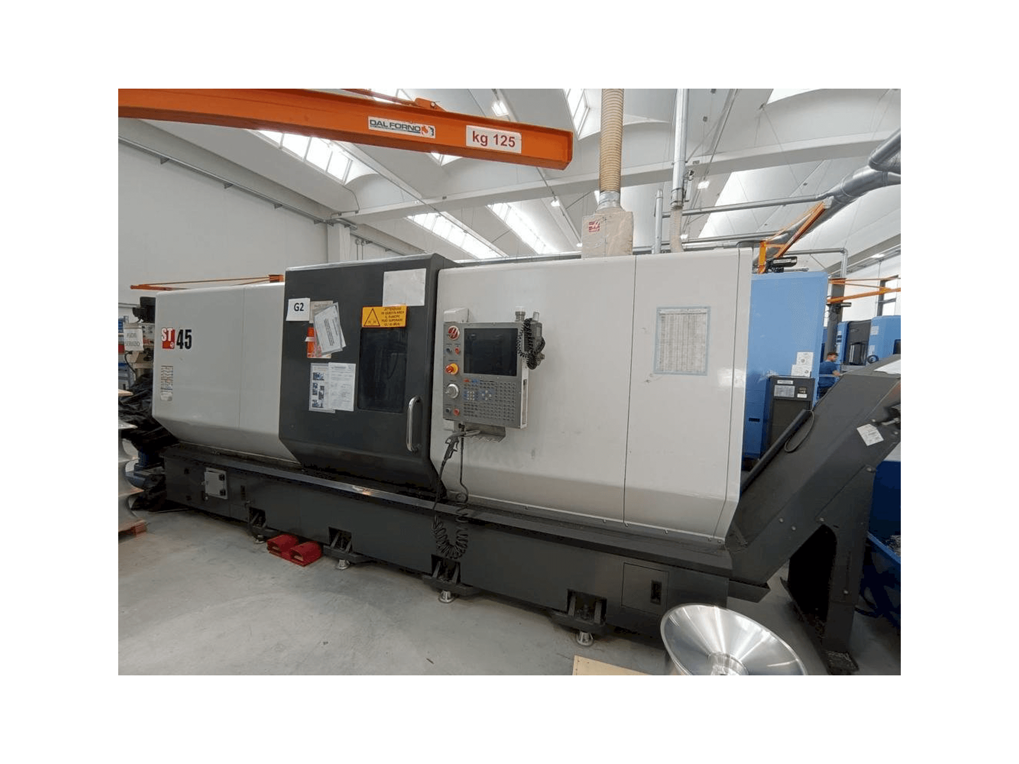 HAAS ST 45-maskinen framifrån
