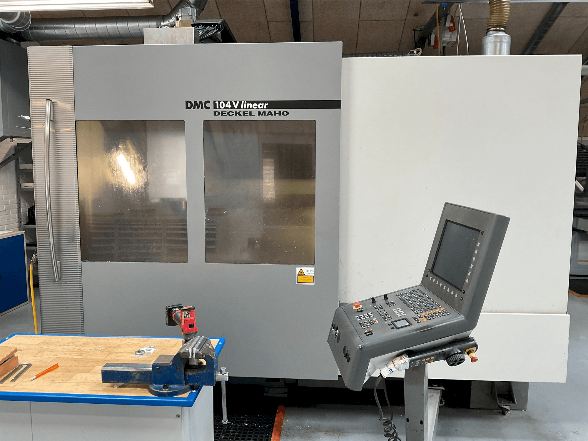 DMG MORI DMC 104V linear-maskinen framifrån