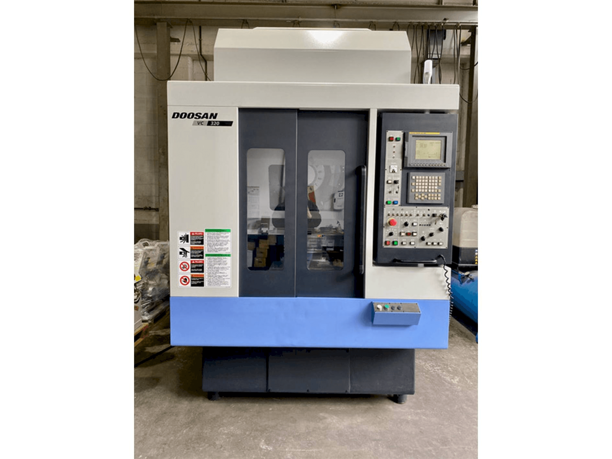 Doosan VC 320-maskinen framifrån