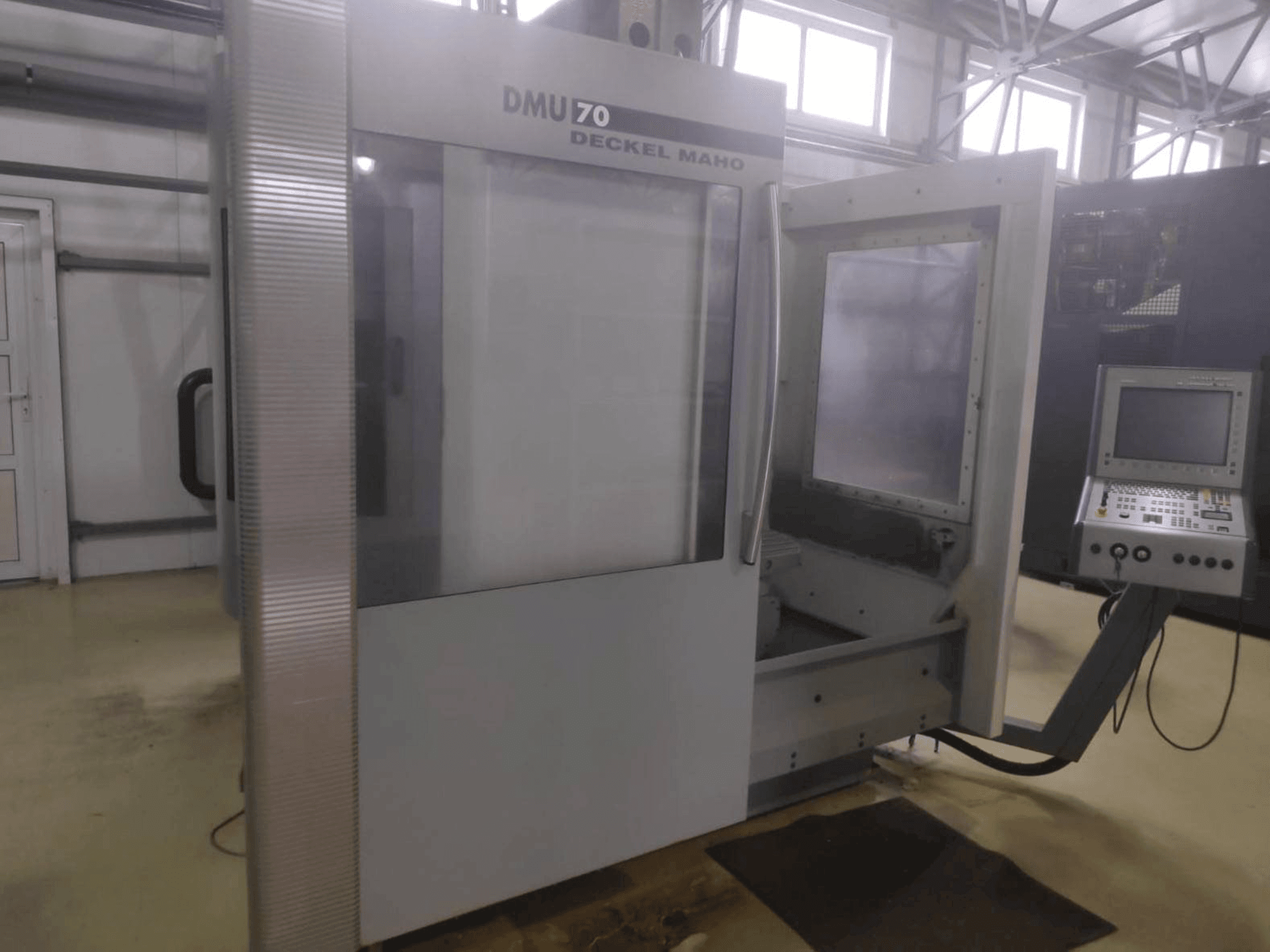 DECKEL MAHO DMU 70-maskinen framifrån