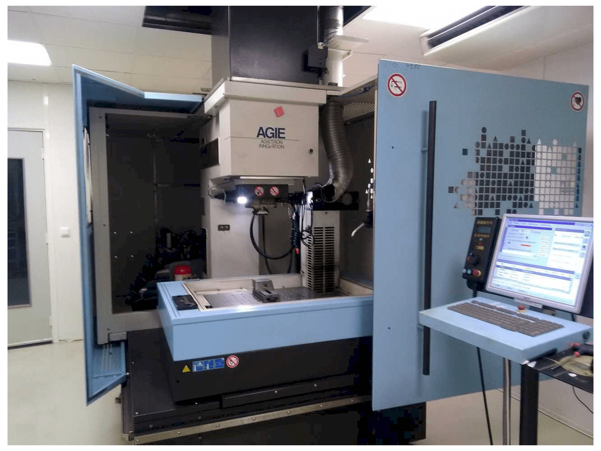 AGIE AGIETRON INNOVATION 2-maskinen framifrån