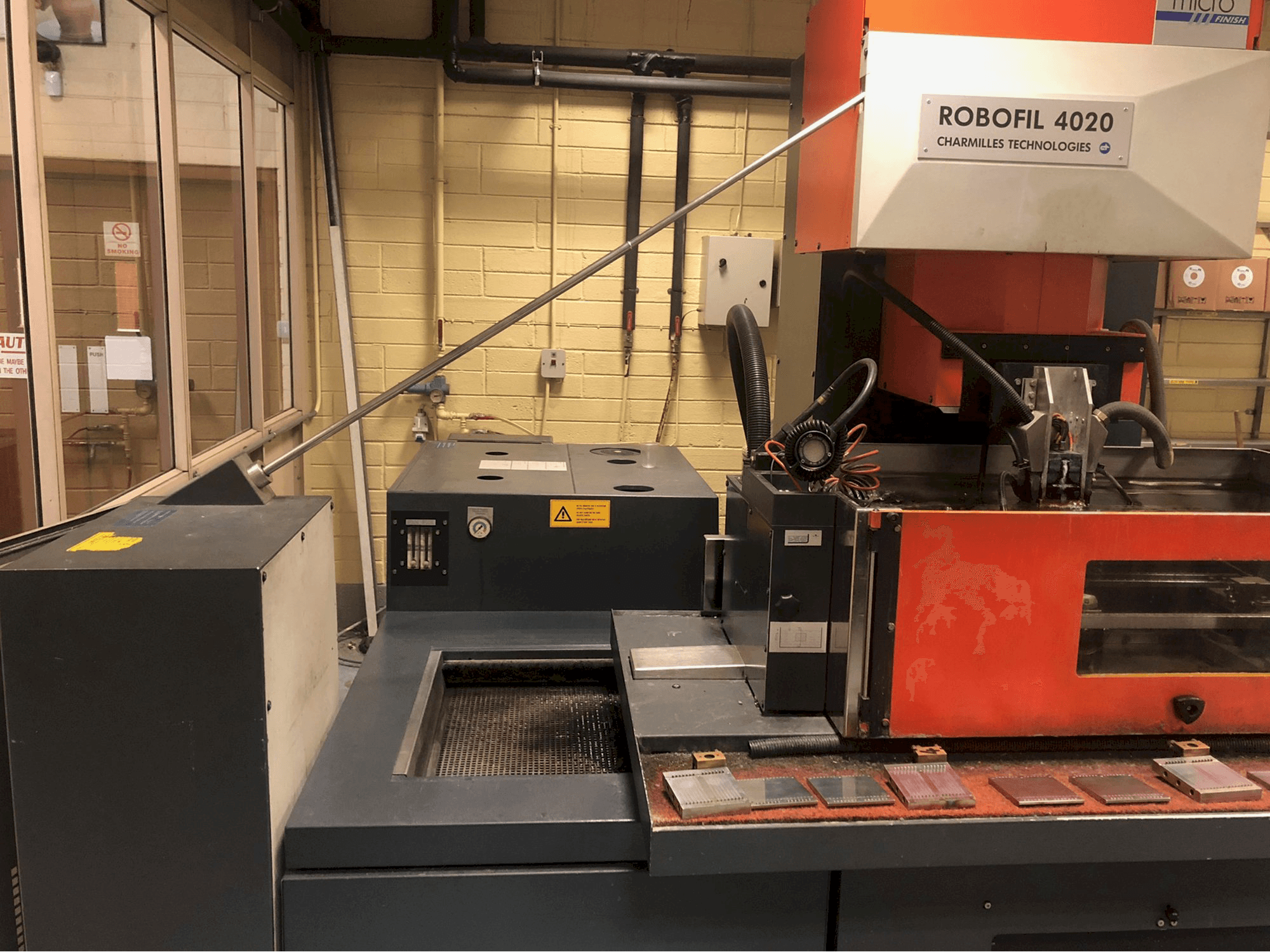 CHARMILLES-maskinen framifrånROBOFIL 4020