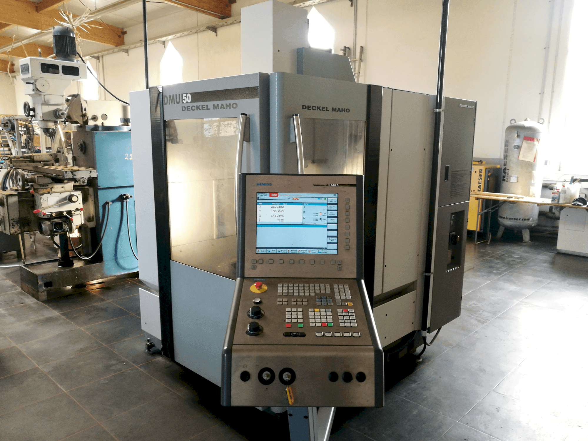 DECKEL MAHO DMU 50-maskinen framifrån