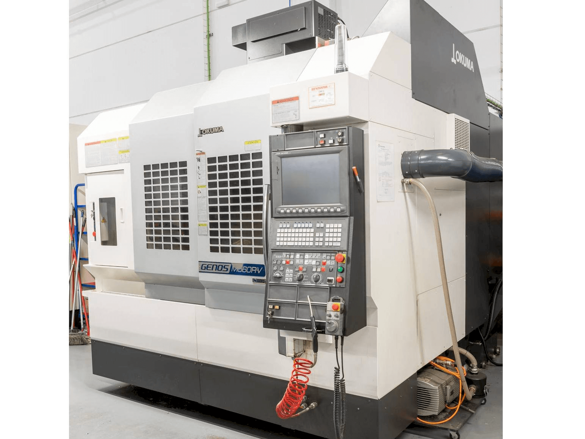 Okuma Genos M560R-V-maskinen framifrån