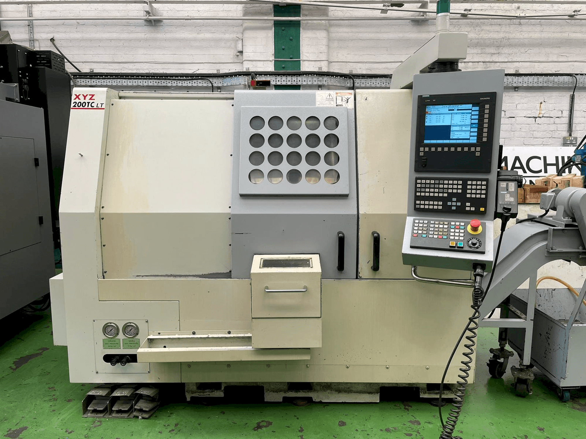XYZ 200TC LT-maskinen framifrån