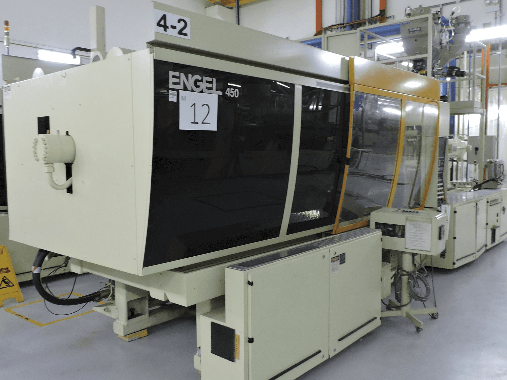 ENGEL-maskinen framifrånES1300/450 BHP