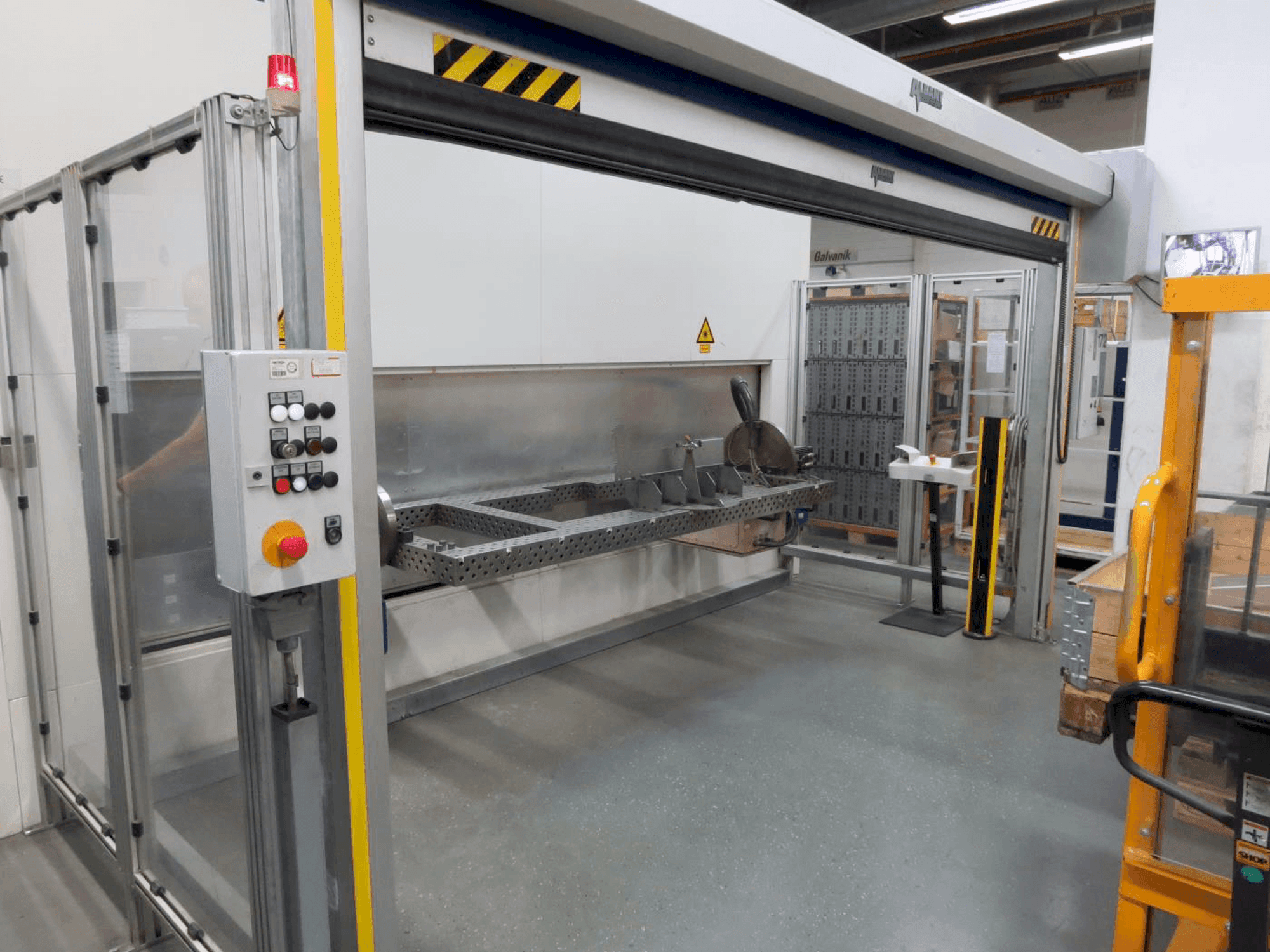 TRUMPF TruLaser Robot 5020-maskinen framifrån