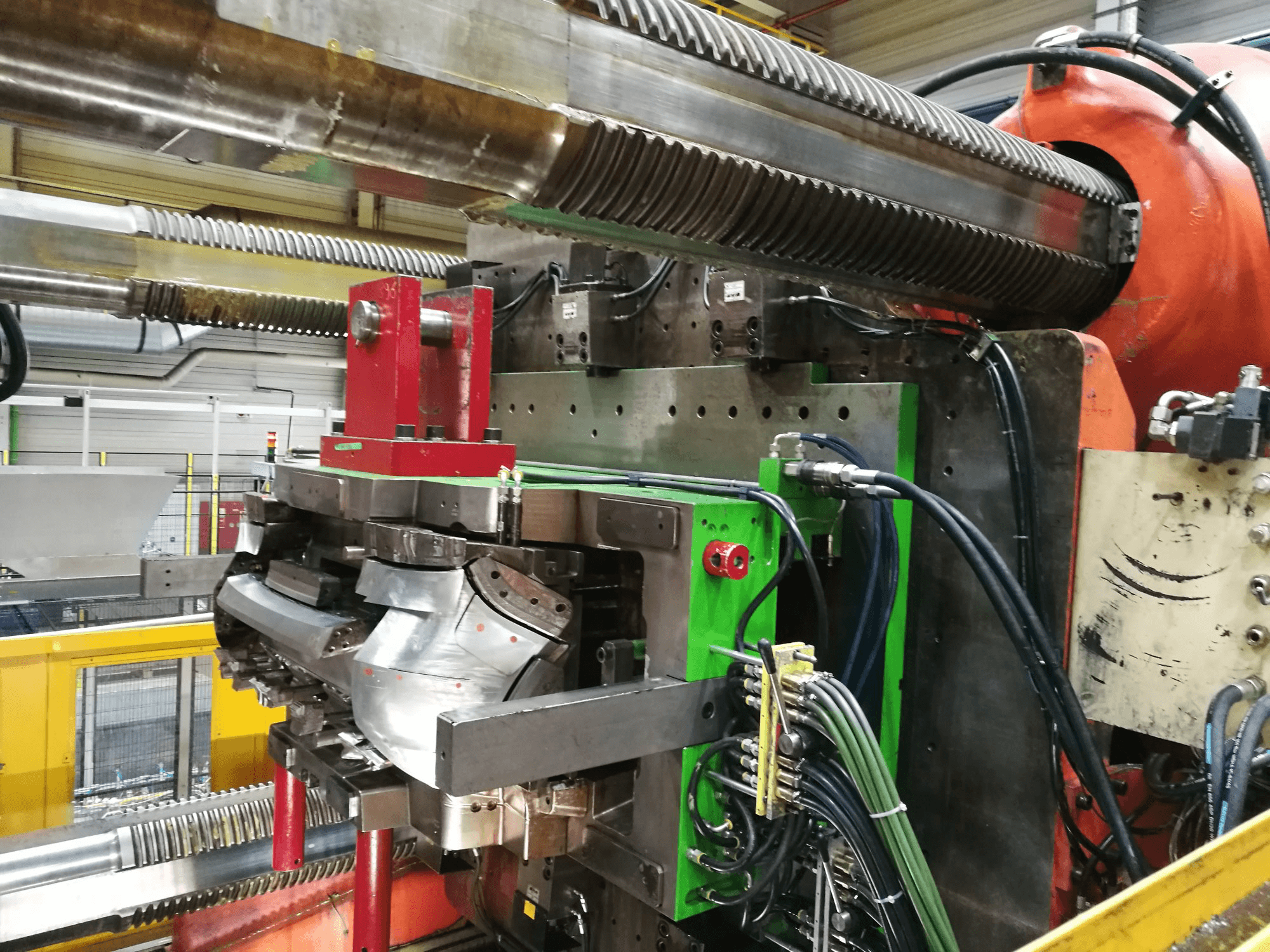 Husky-maskinen sedd från vänsterEL 4000 RS 170/145