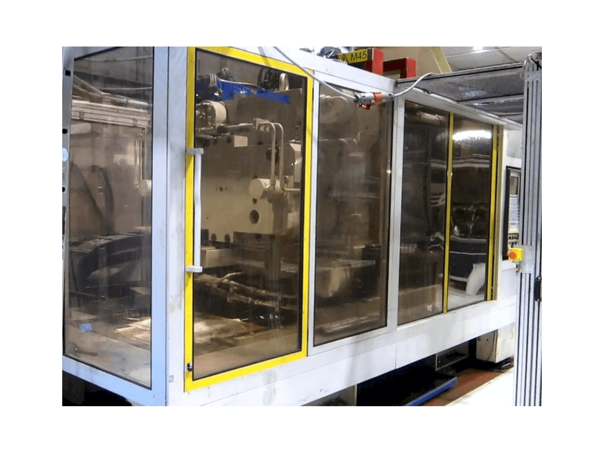 Krauss Maffei KM 800/5700 MC-maskinen framifrån