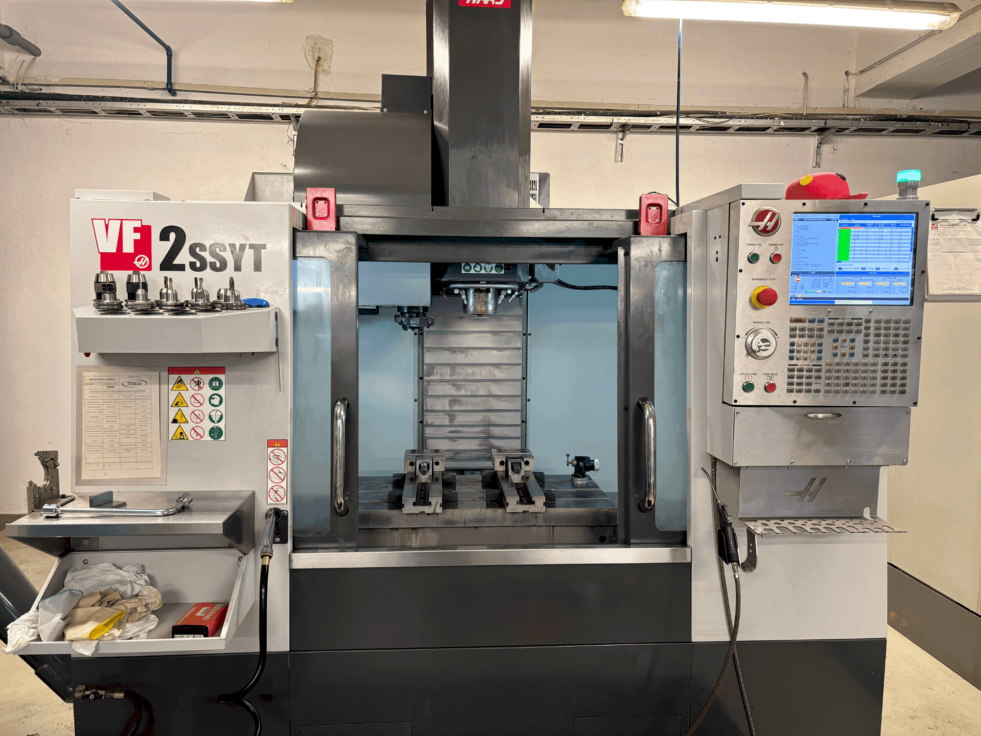 HAAS HAAS VF-2SSYT-maskinen framifrån