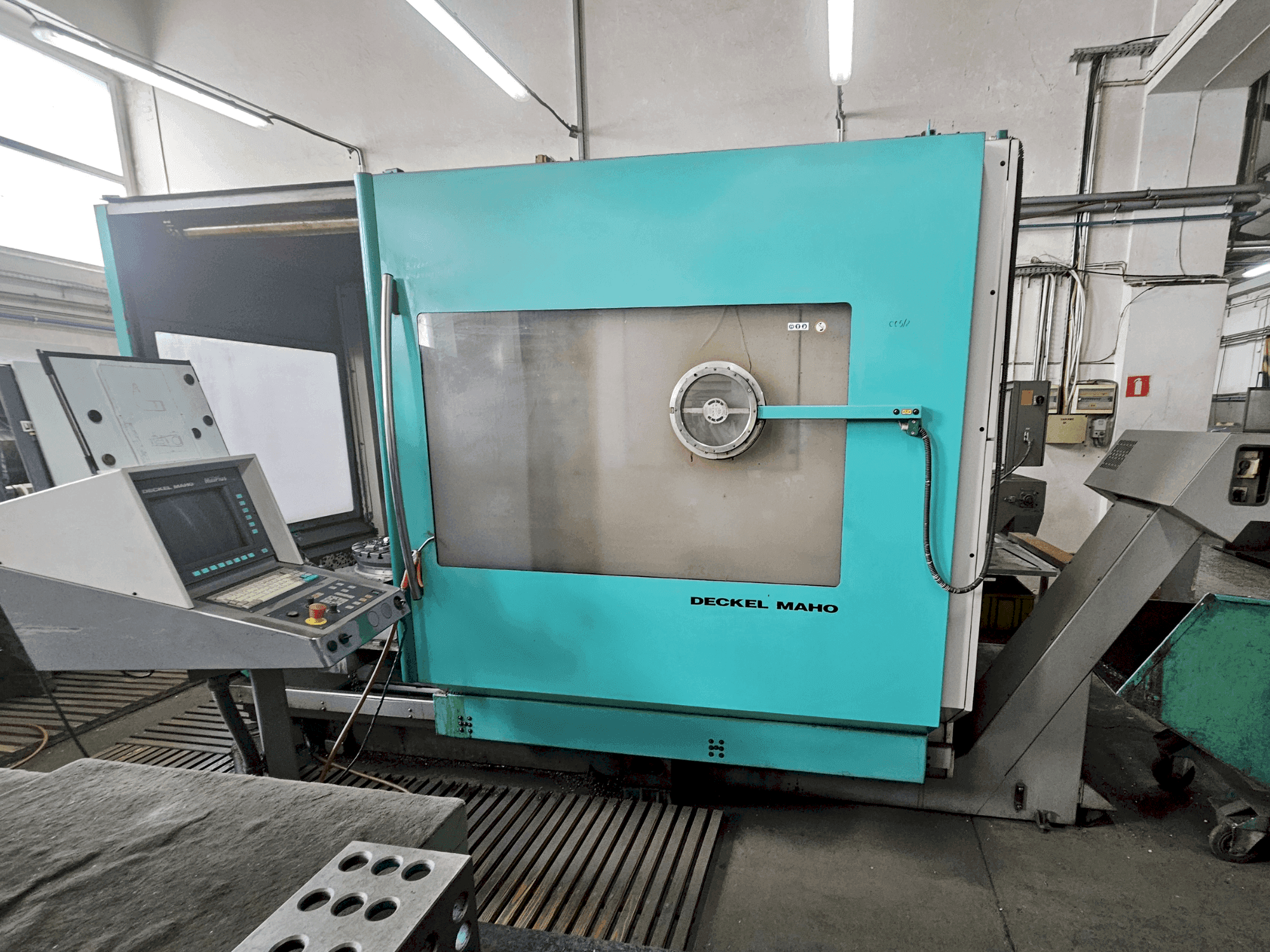 DECKEL MAHO DMU 60P-maskinen framifrån