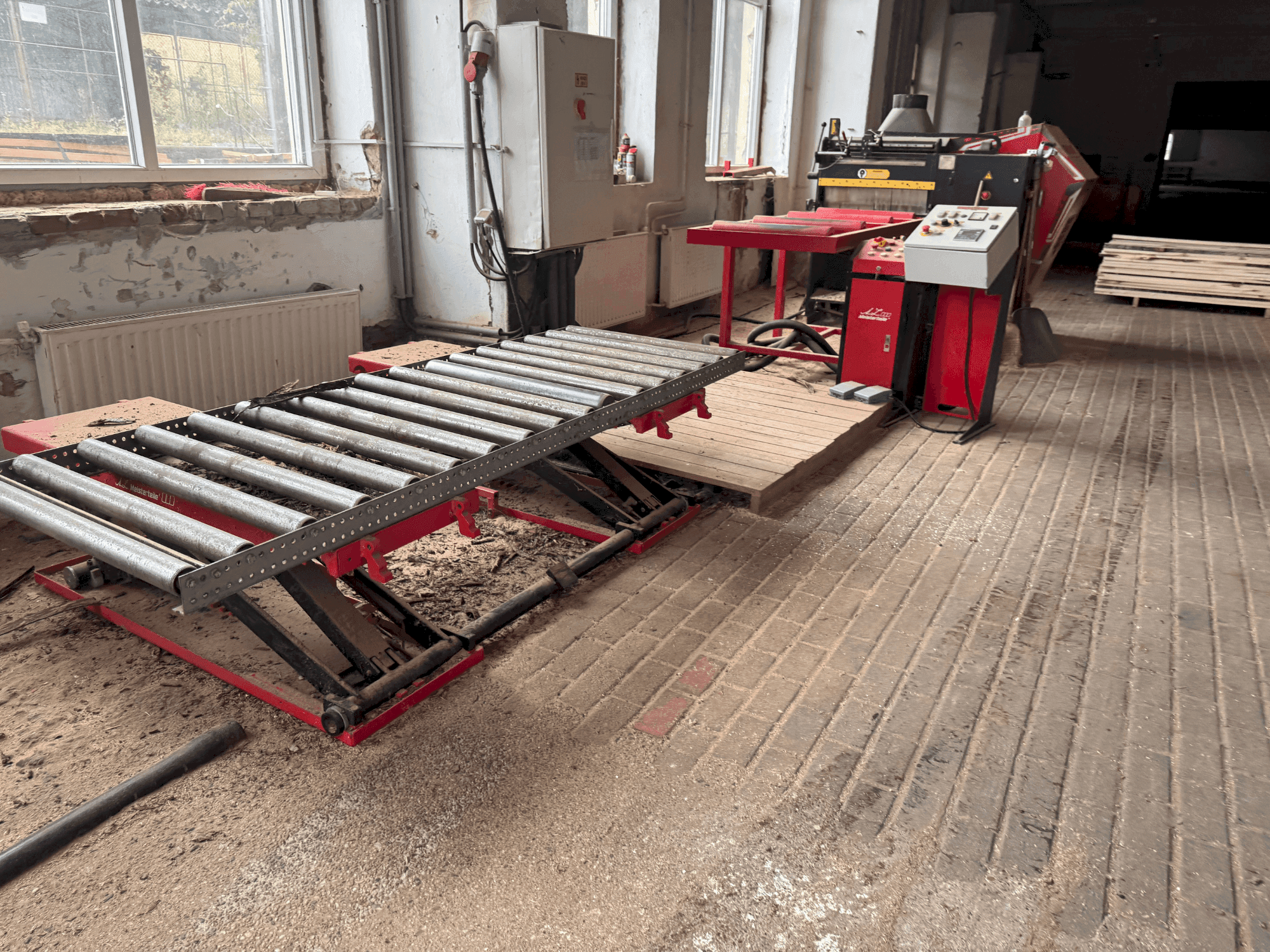 WRAVOR Multirip 750 20-100-maskinen framifrån