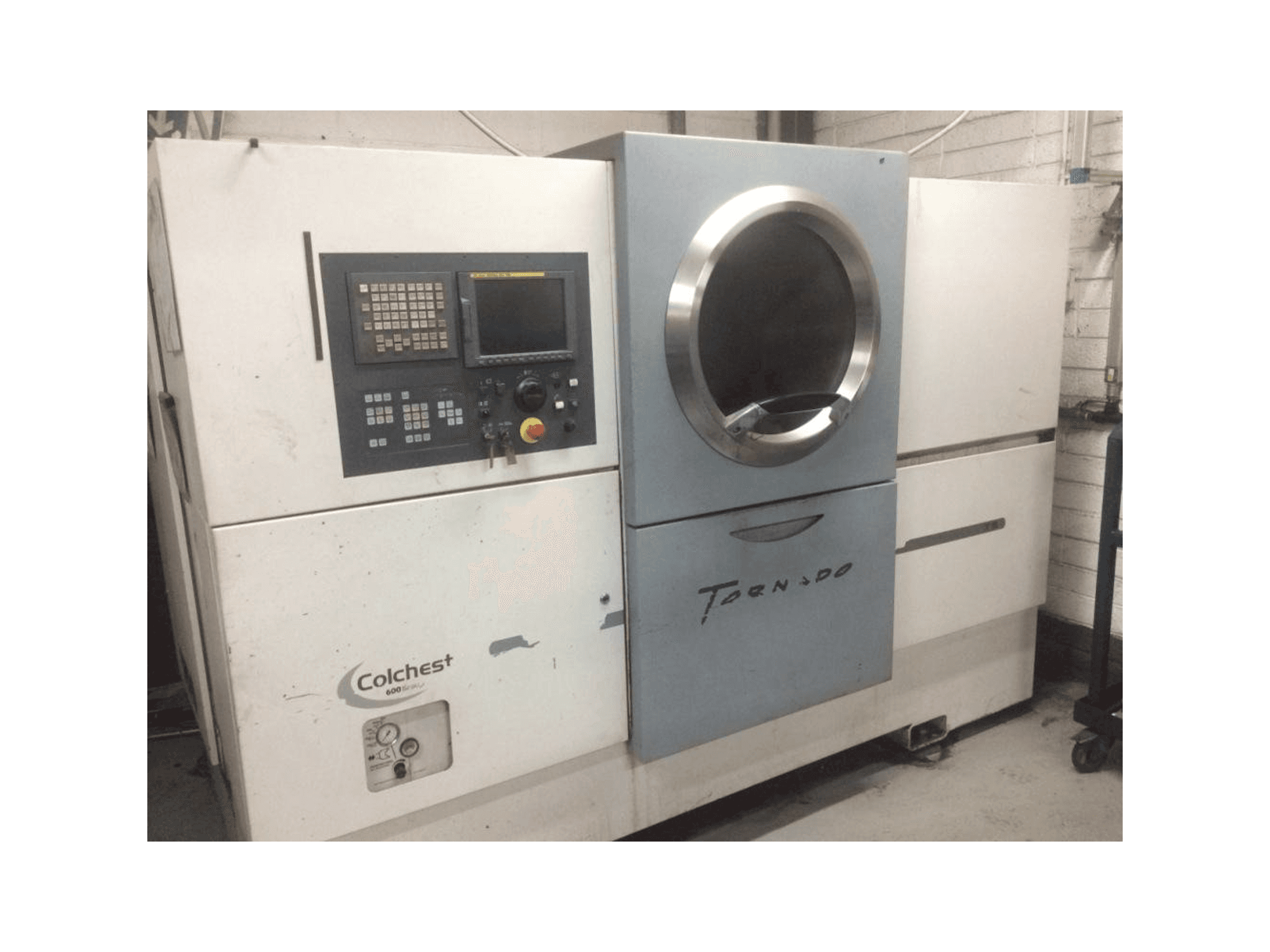 Colchester Tornado T8-maskinen framifrån