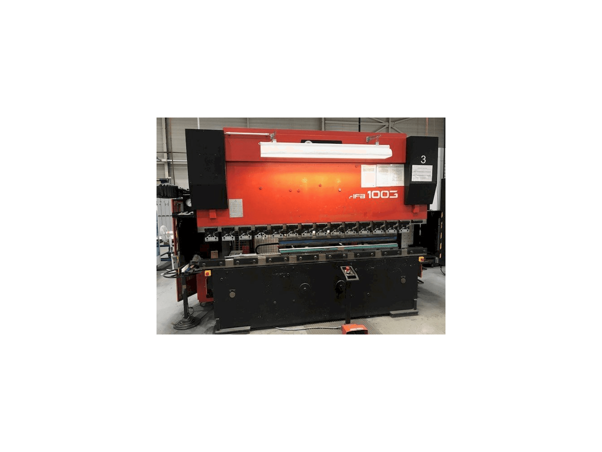 AMADA HFBO 100-3-maskinen framifrån