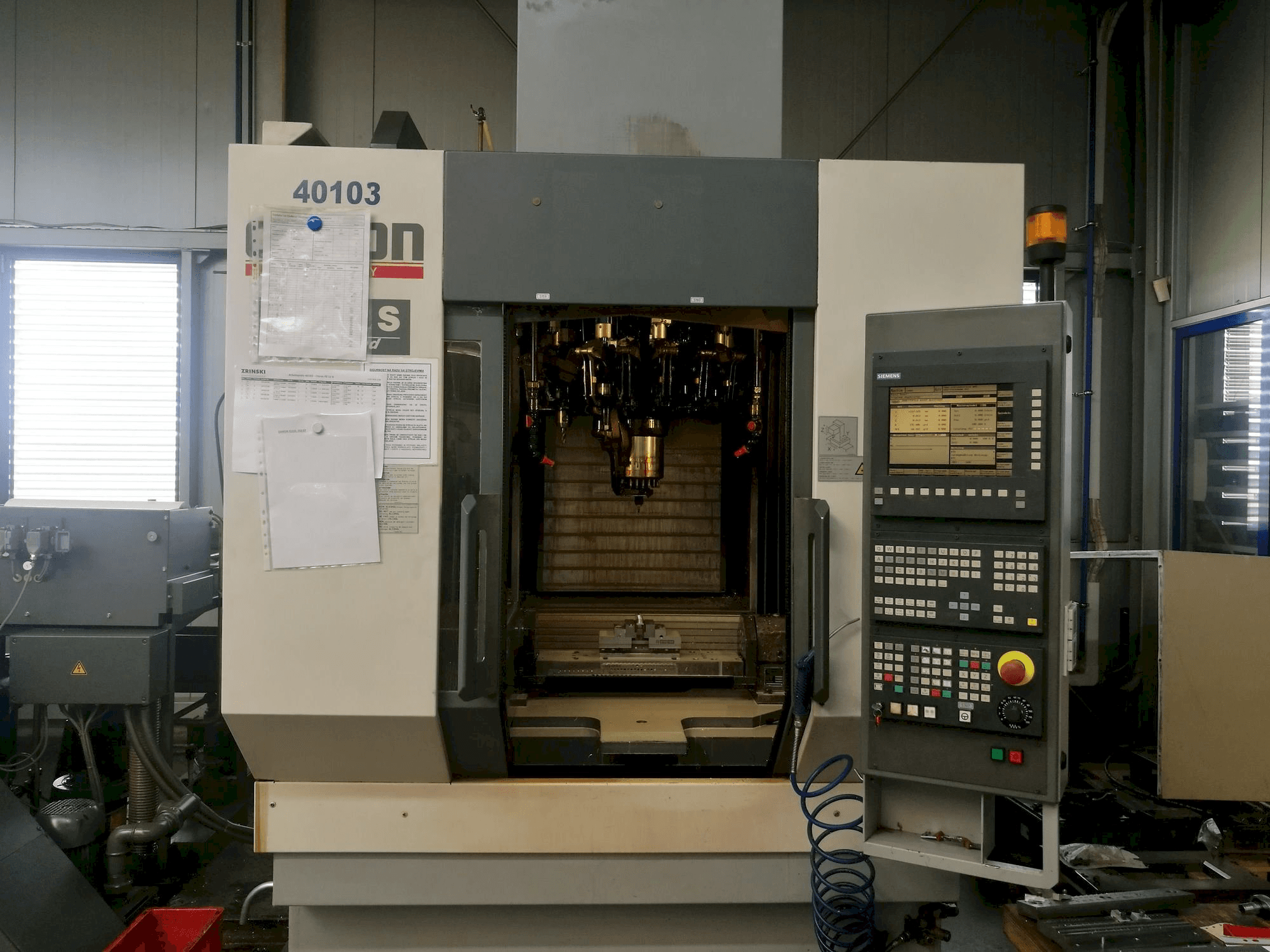 CHIRON FZ12S-maskinen framifrån