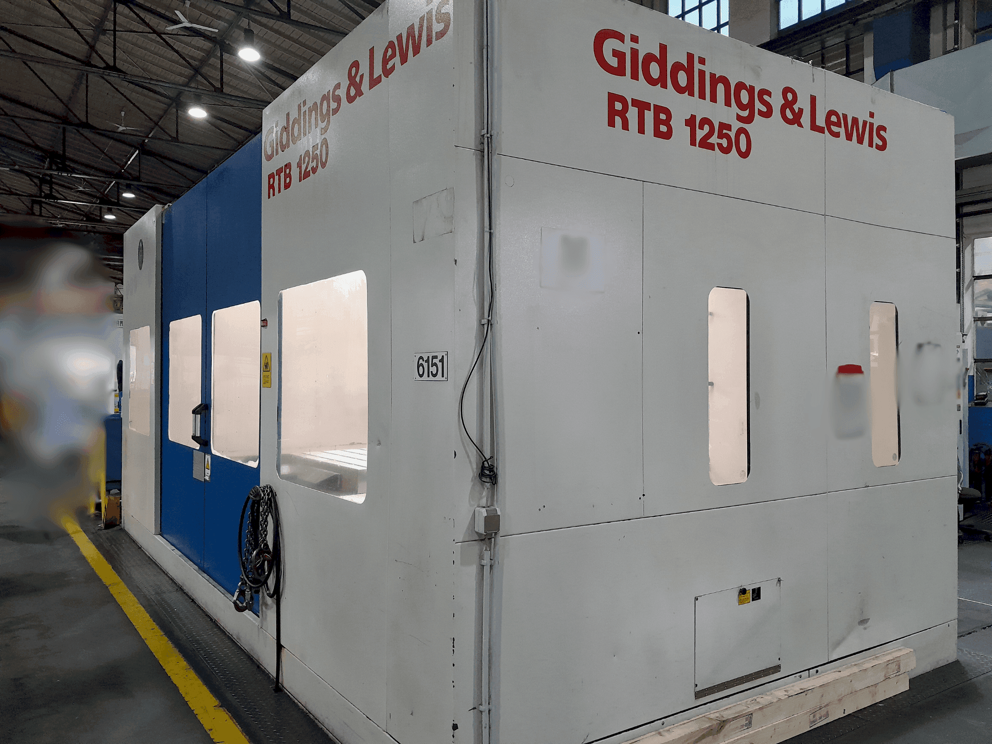 GIDDINGS & LEWIS HMC 410 RTB 1250-maskinen framifrån