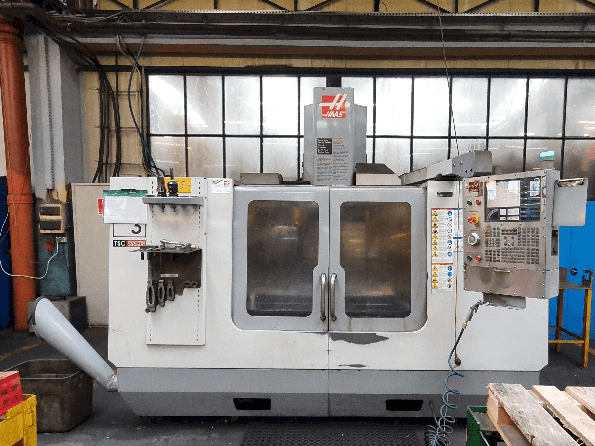 HAAS VF-3 BHE-maskinen framifrån
