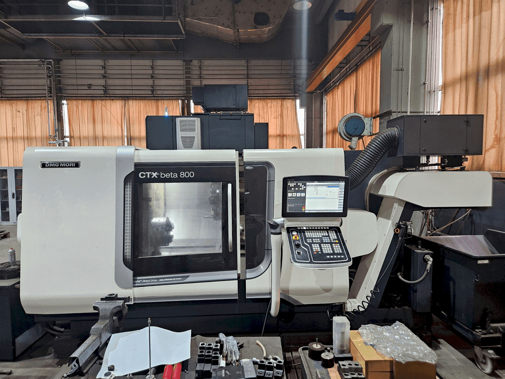 DMG MORI CTX beta 800-maskinen framifrån