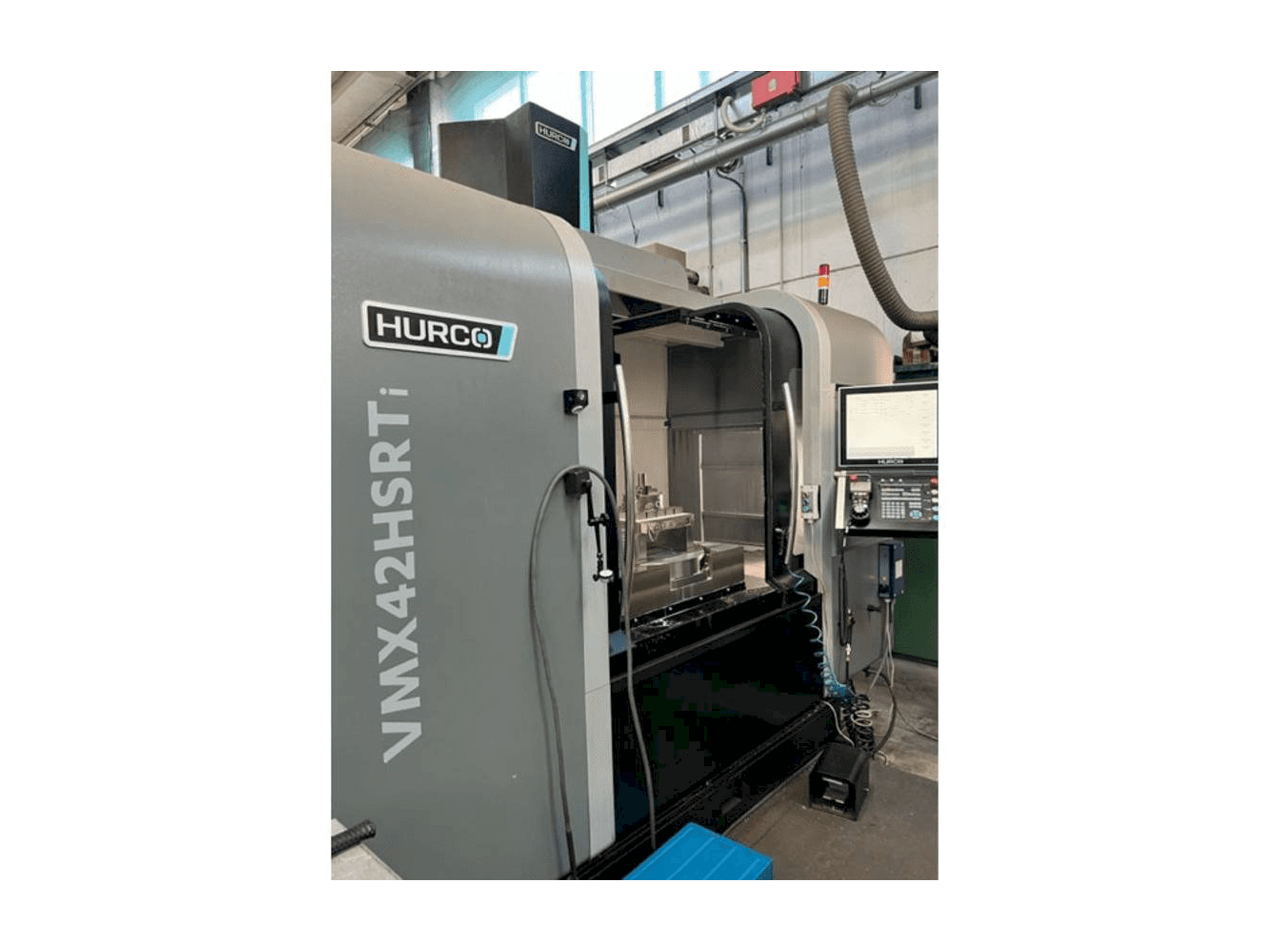 Hurco VMX42HSRTi-maskinen sedd från vänster sida