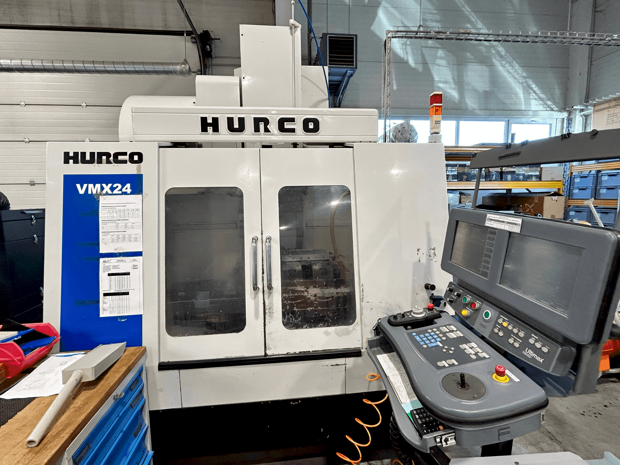 Hurco VMX24-maskinen framifrån